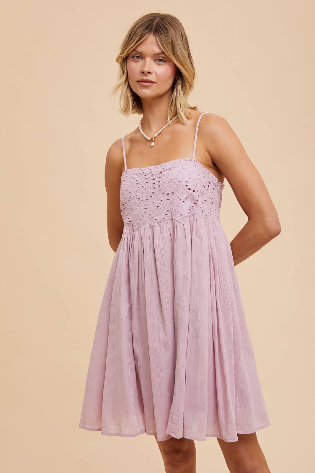 ILD5675 EYELET BABYDOLL MINI DRESS: OFF-WHITE