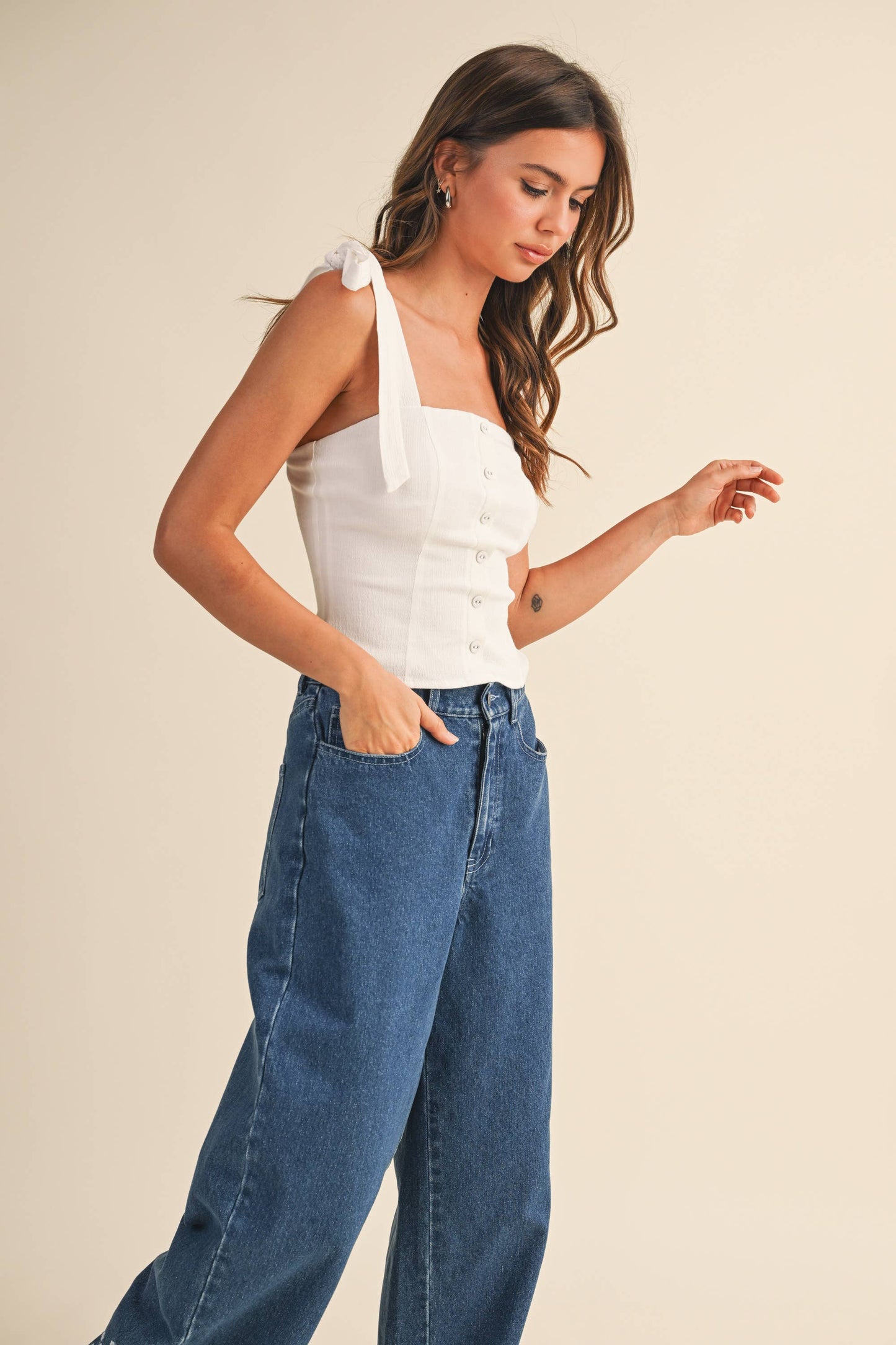 IT4219 STRETCHY LINEN BUTTON DOWN TIE STRAP TOP: Black