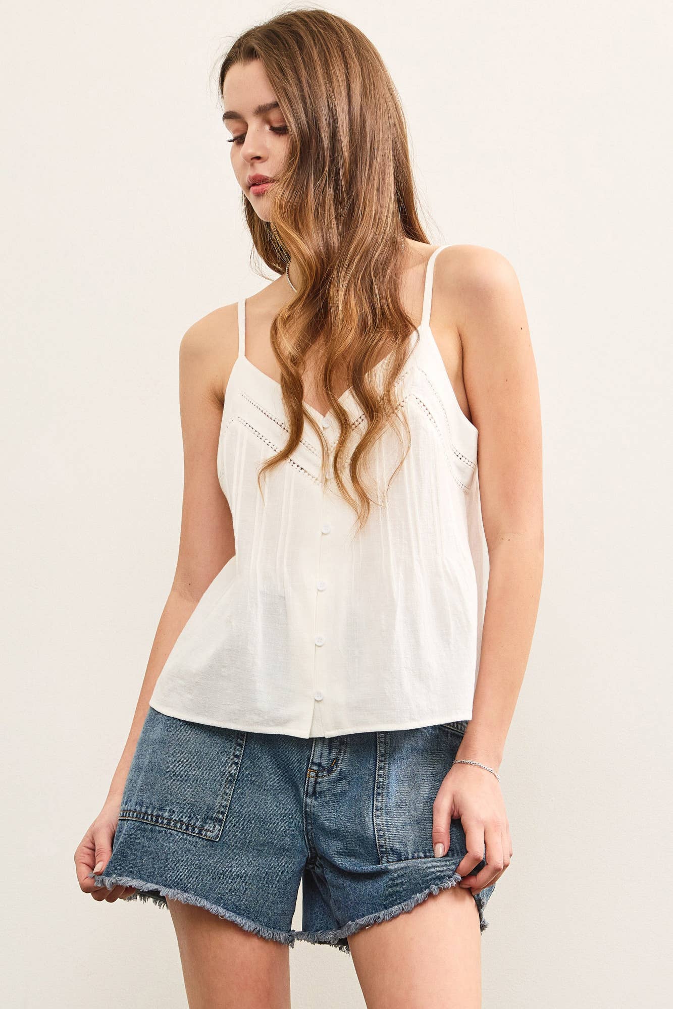 BUTTON CLOSURE V NECK PINTUCK CAMI TOP: Beige / S24340
