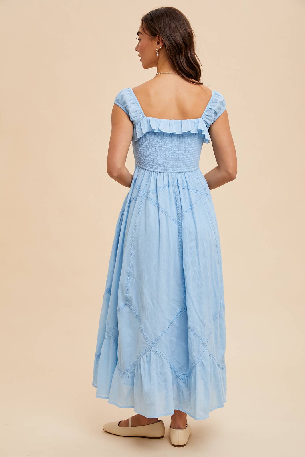 SMOCKED MAXI WITH LACE TRIM DETAIL: SAGE / ILD6126