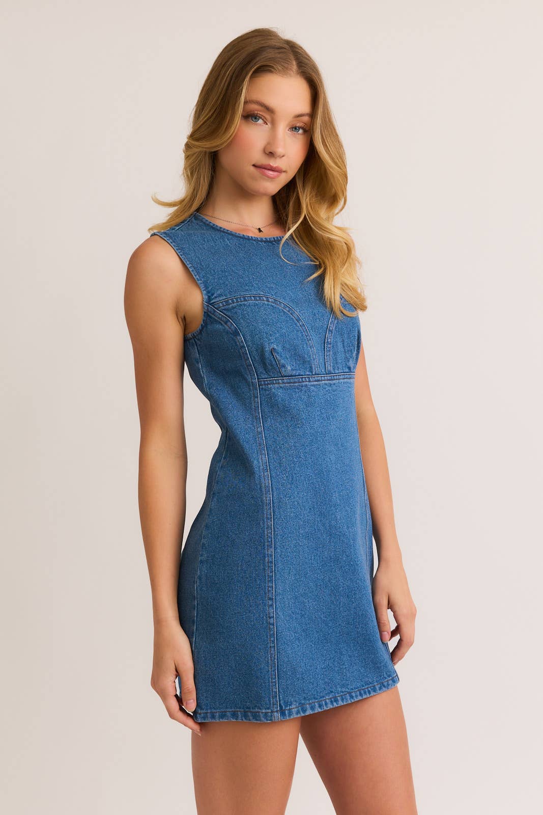 STITCH DETAIL SLEEVELESS DENIM DRESS: DENIM / SD2474