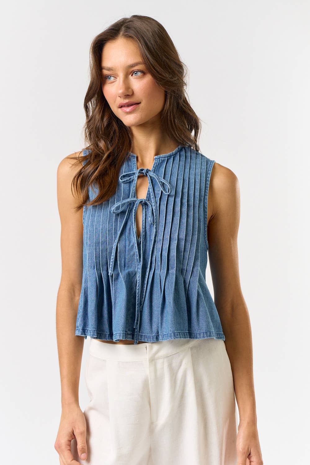 ILT5631 DENIM FRONT TIE SLEEVELESS TOP: DENIM
