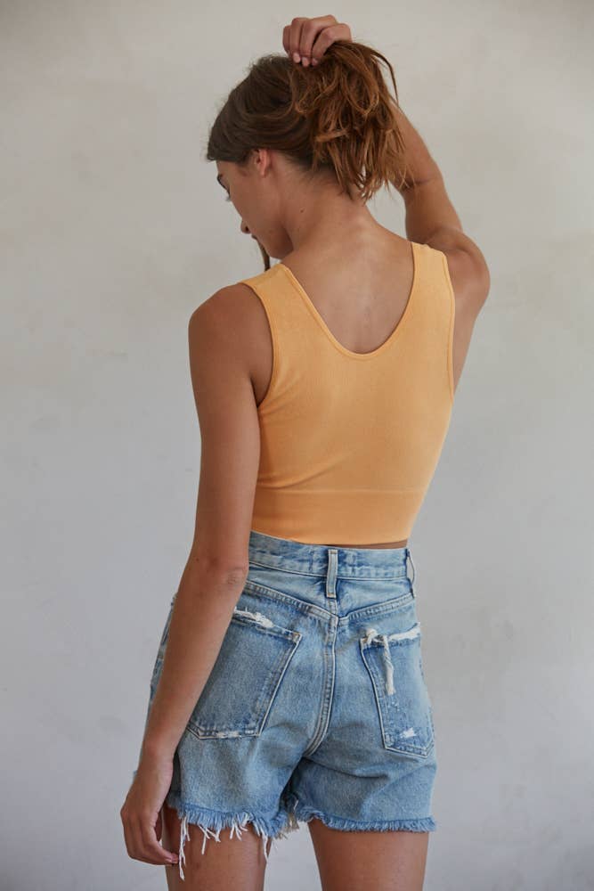 S1047 | Seamless Finely Ribbed Plunged V-Neck Crop Tank Top: Charcoal