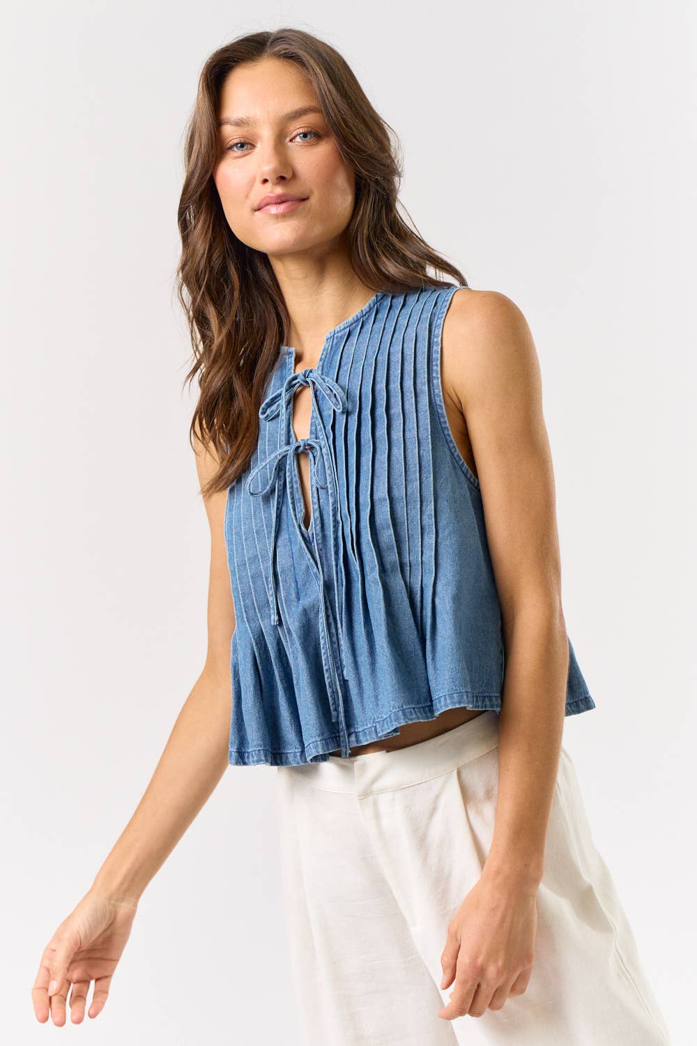 ILT5631 DENIM FRONT TIE SLEEVELESS TOP: DENIM