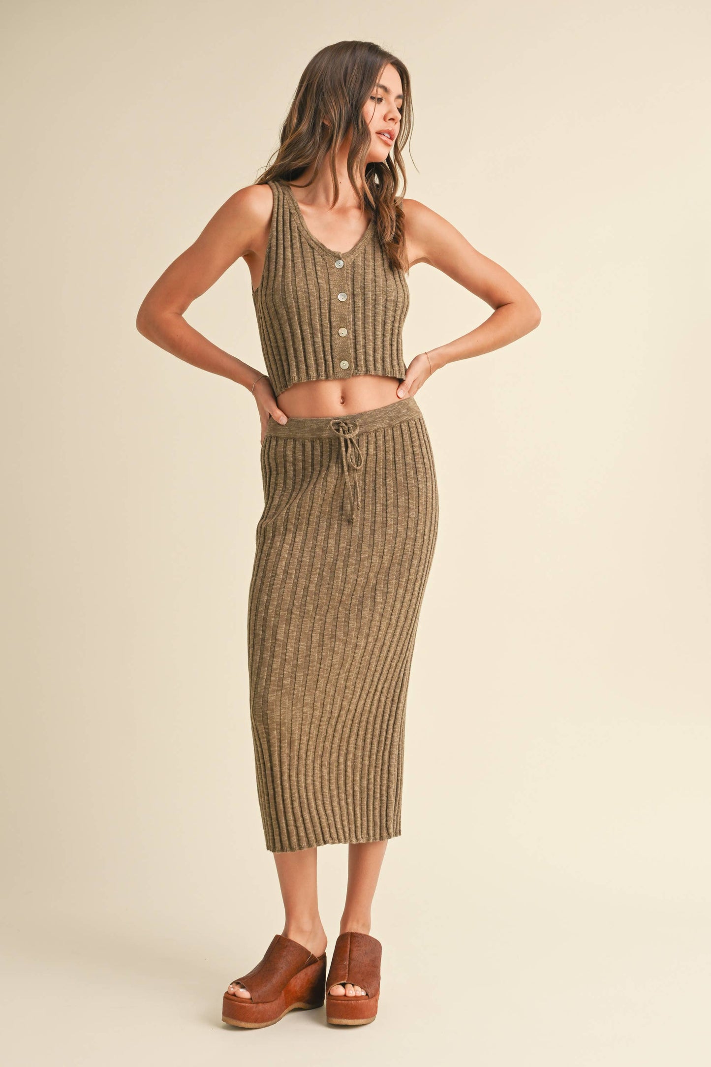 S3930ST RIBBED LONG KNITTED SKIRT: MOCHA