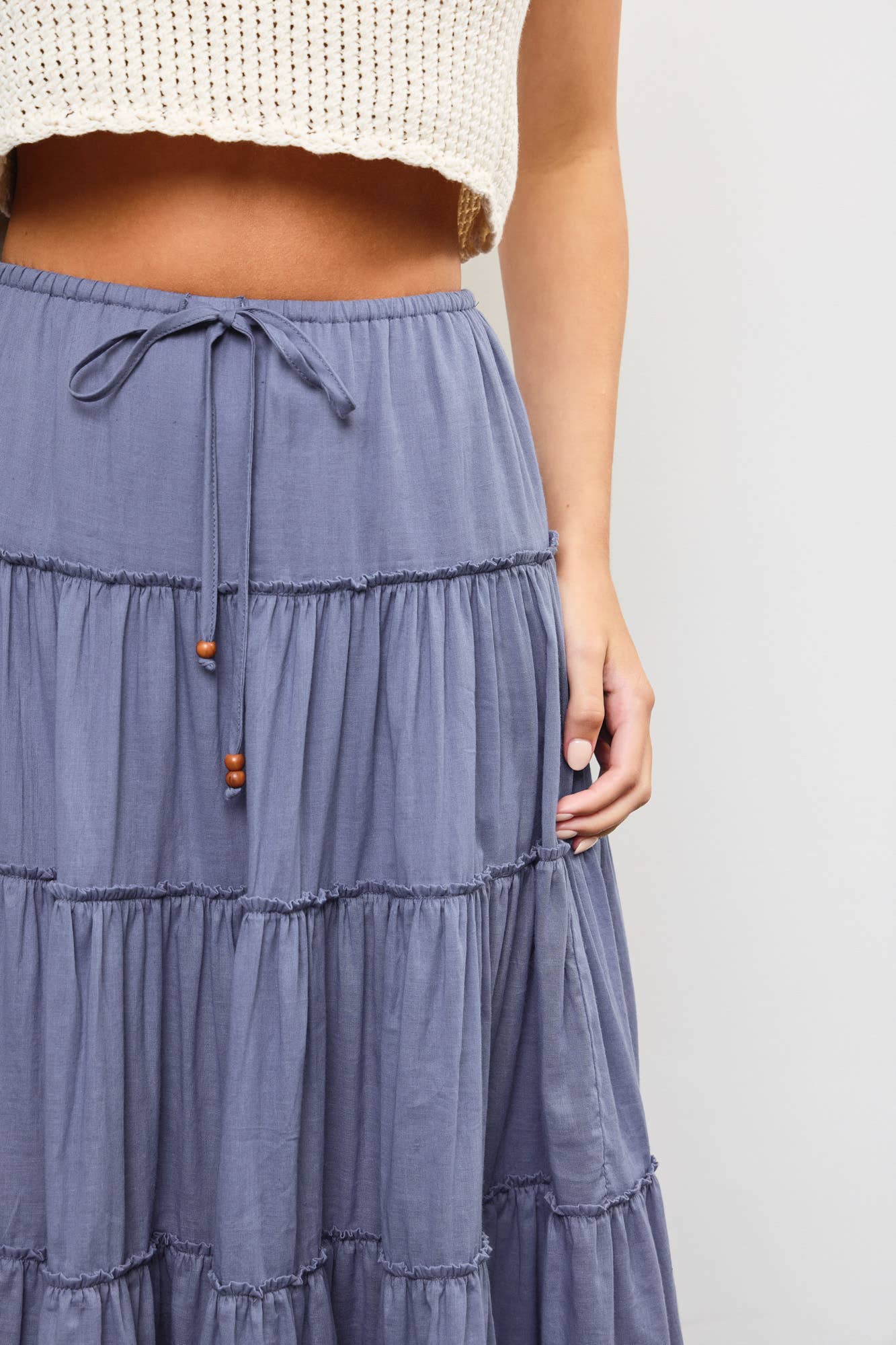 DRAWSTRING DETAIL TIERED MAXI SKIRT: OFF WHITE / S22856