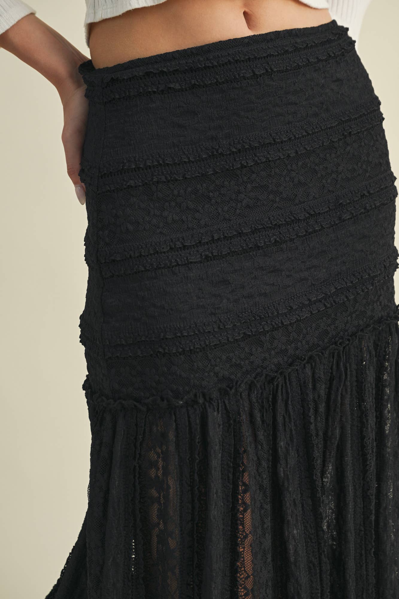 TIERED LACE SKIRT: Black / S24977