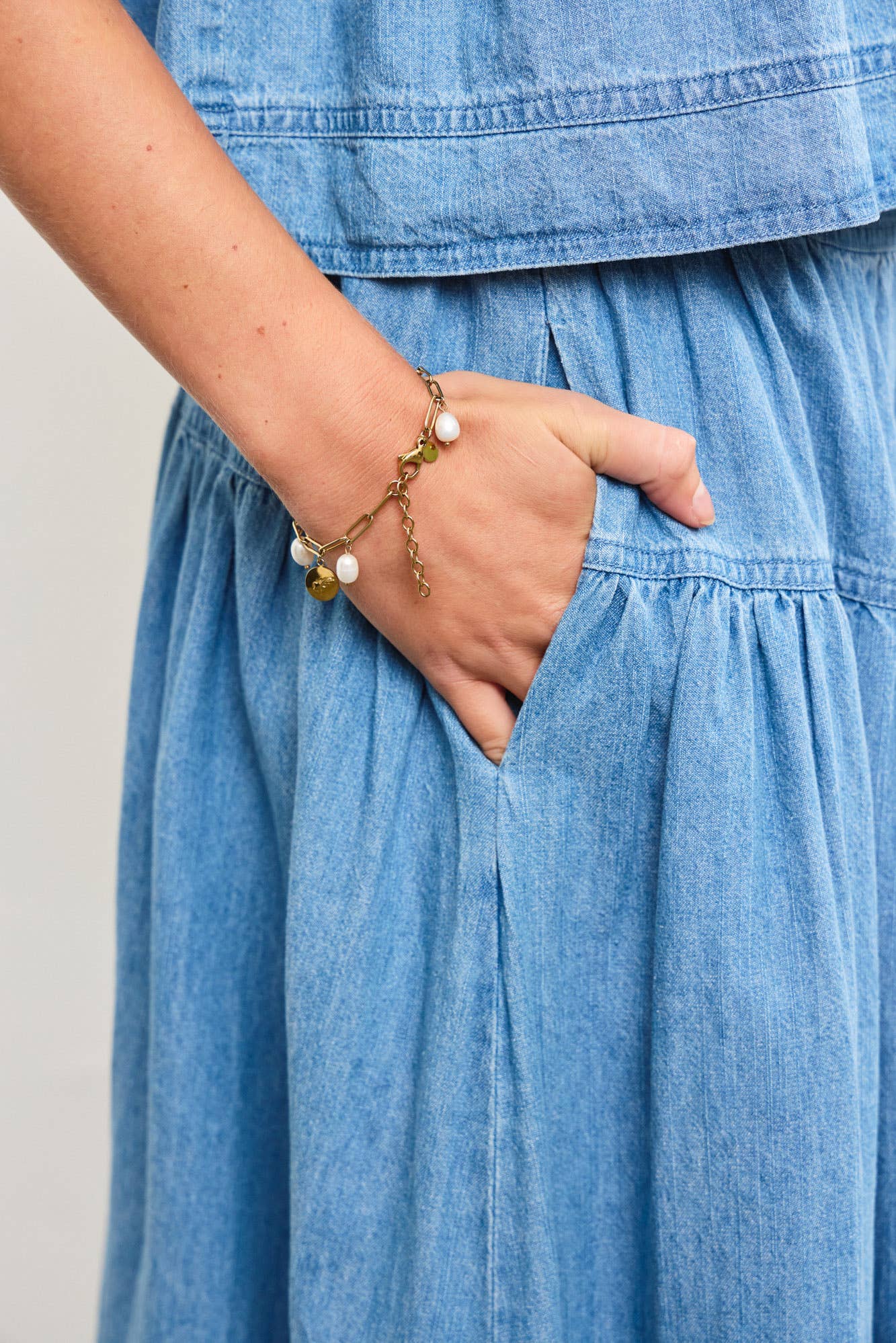 BANDED WAIST SHIRRING TIERED DENIM MIDI SKIRT: WASHED DS0755