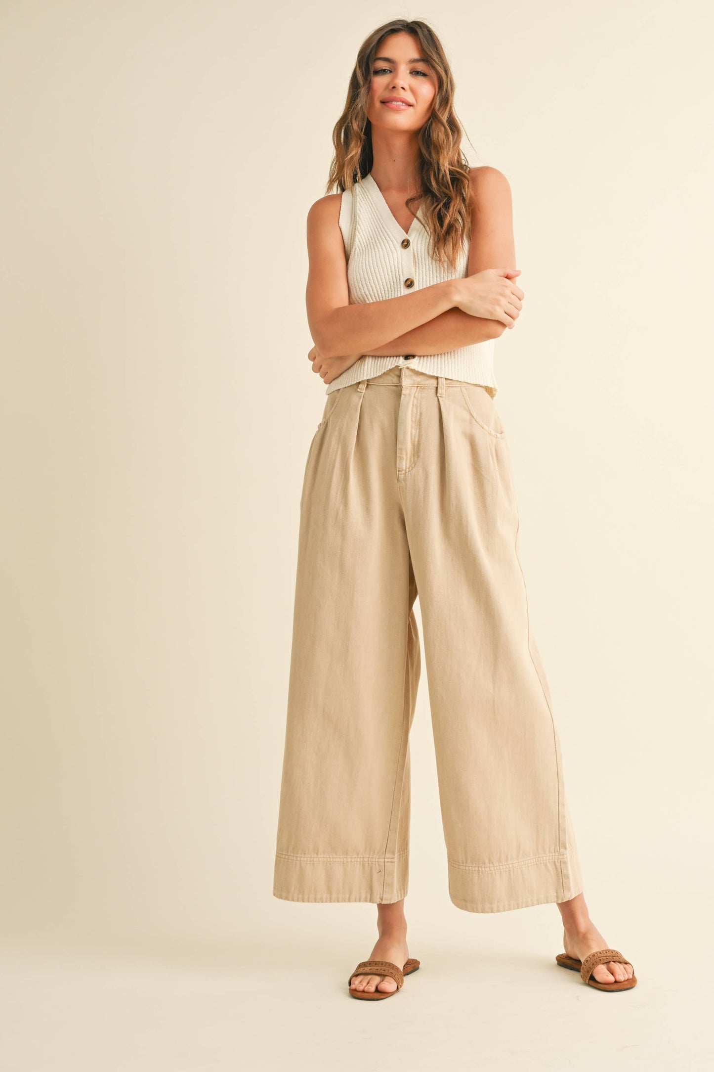 P4093 LOOSE FIT PLEATED WAIST COTTON PANTS: Beige