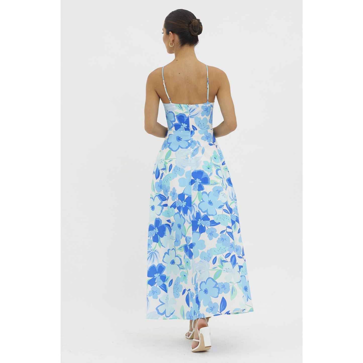 SLEEVELESS FLORAL PRINT FRONT TWIST MAXI DRESS: BLUE / 64349H