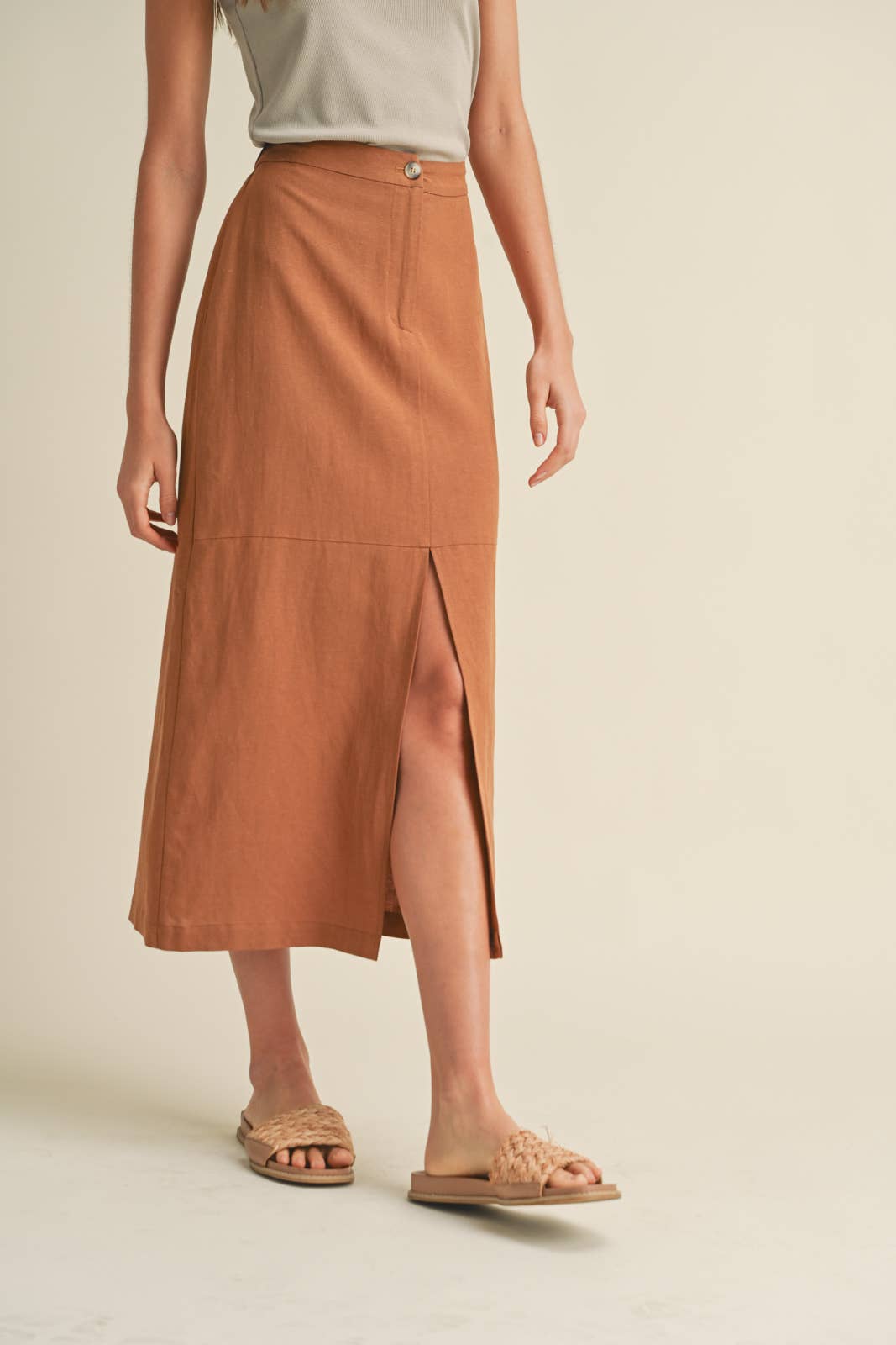 LINEN MIDI SKIRT WITH FRONT SLIT DETAIL / WL24-8822: OATMEAL