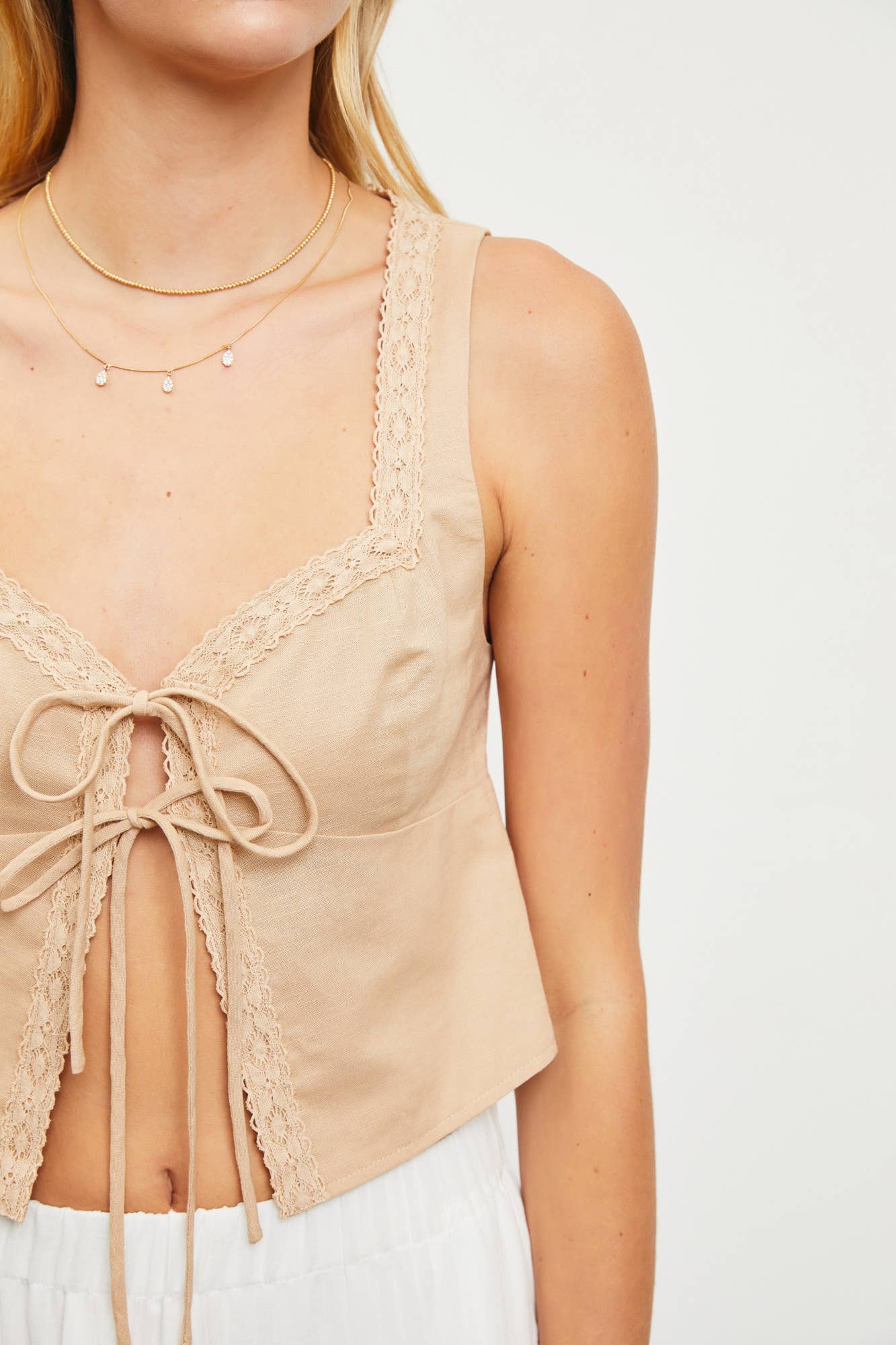 S22834 TIE FRONT CAMI TOP: White