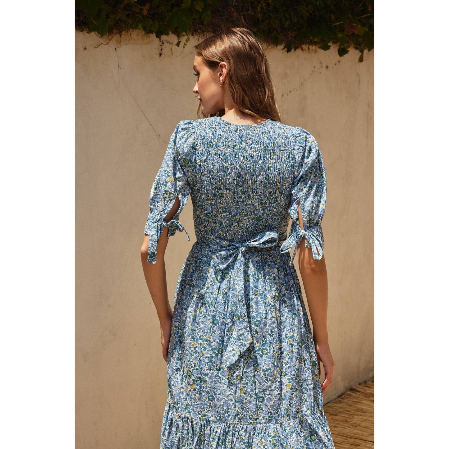Ditsy Floral Shirred V Neck Buttoned Dress: BLUE FLORAL / FD11638-CP172-X