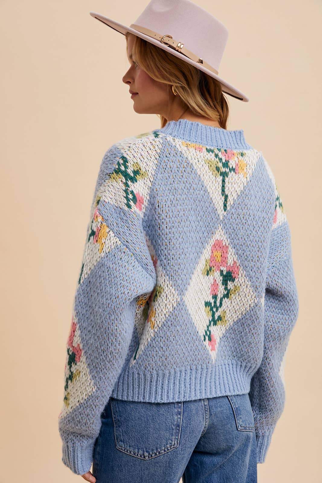CROPPED CHUNKY FLORAL CARDIGAN: TAUPE / ILS8908
