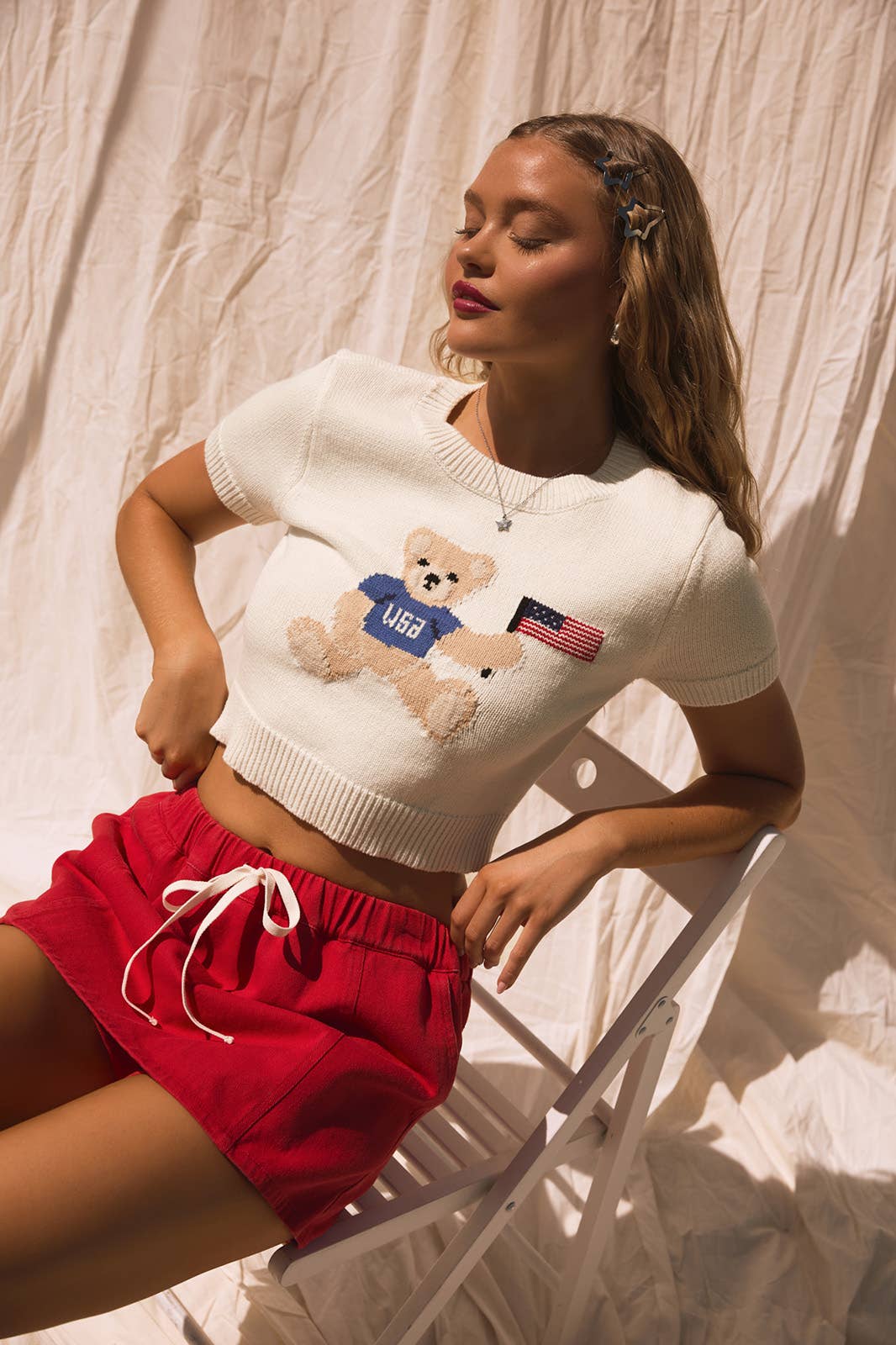"TEDDY BEAR WITH USA FLAG" GRAPHIC CREW NECK SWEATER TOP: White / IWT5170-3
