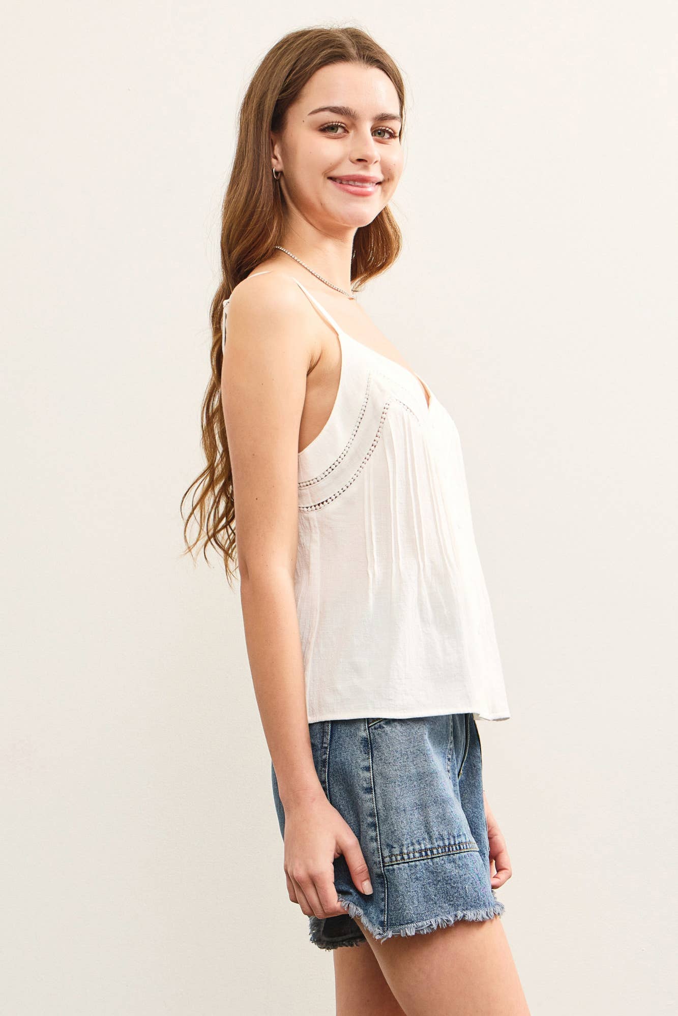 BUTTON CLOSURE V NECK PINTUCK CAMI TOP: Beige / S24340
