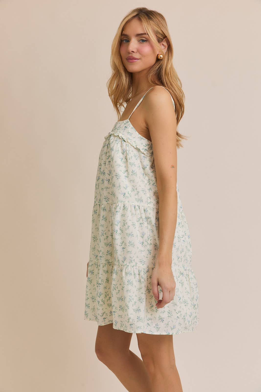 SLEEVELESS TIERED MINI DRESS: CREAM-BLUE FLORAL / MD10644