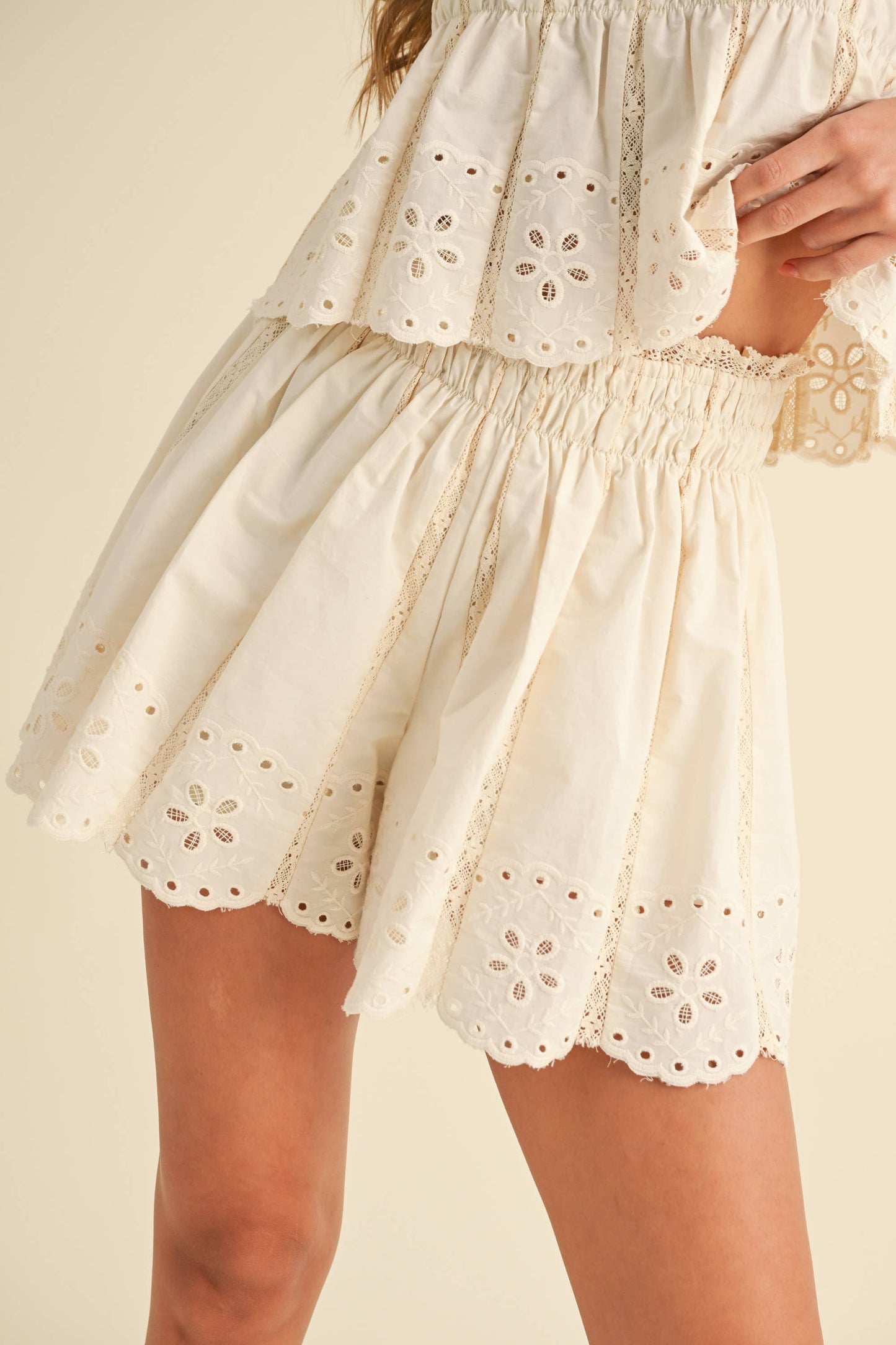 IST5809 top onlyyyy : CREAM