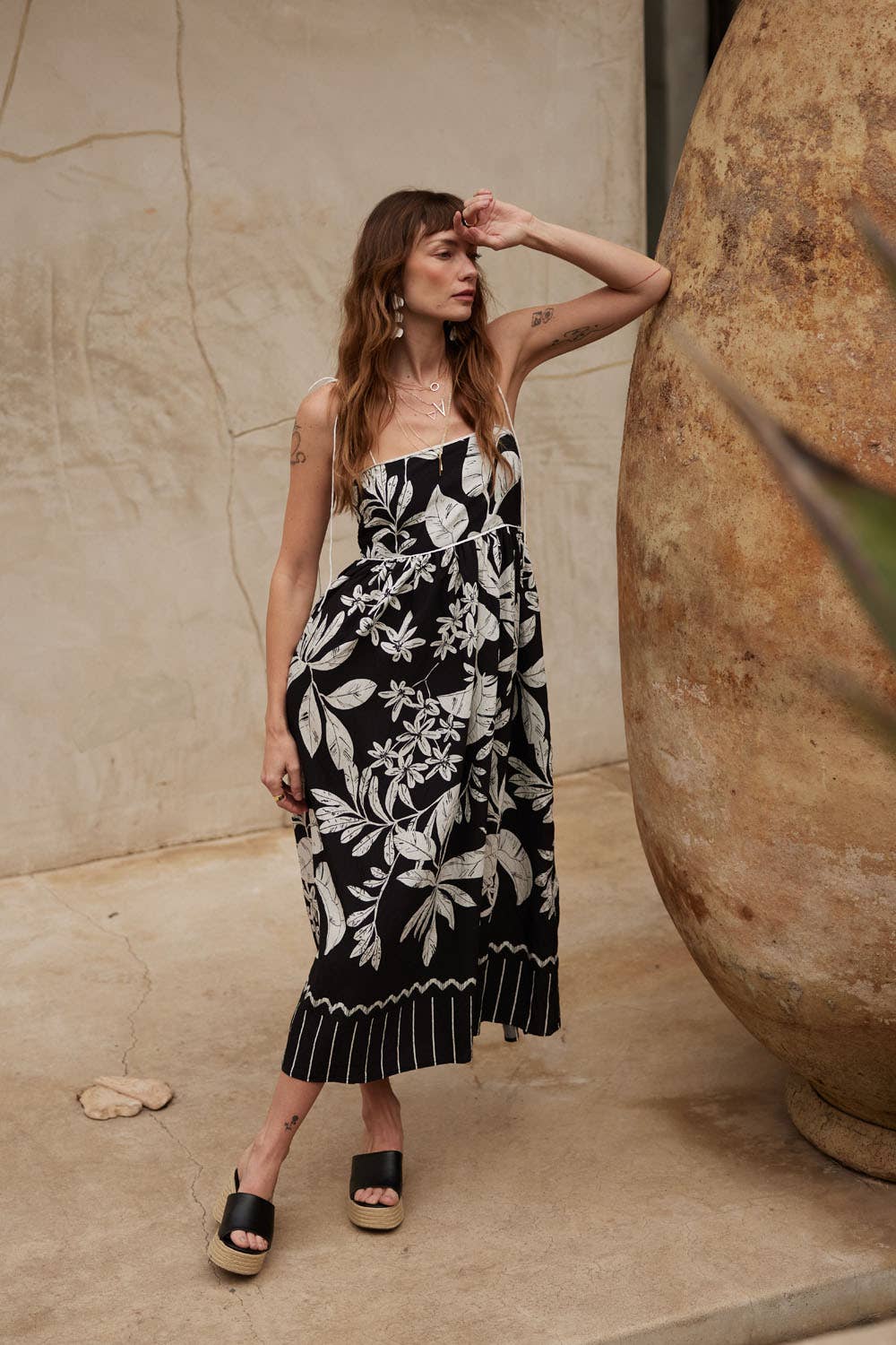Tropical-Print High-waist Fit-and-Flare Maxi Dress: BLACK / YDC1828C