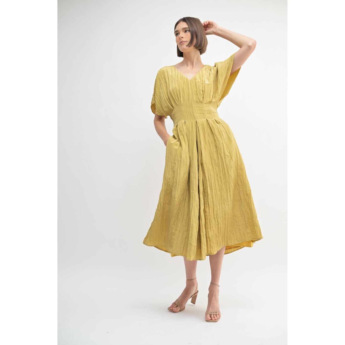 TEXTURE WOVEN V NECK PLEAT DETAIL MIDI DRESS: FAWN / FD67945_1