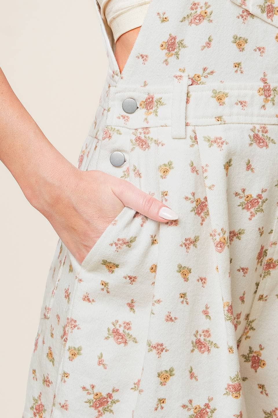 A printed woven overall romper - IP8747: OFF WHITE IP8474
