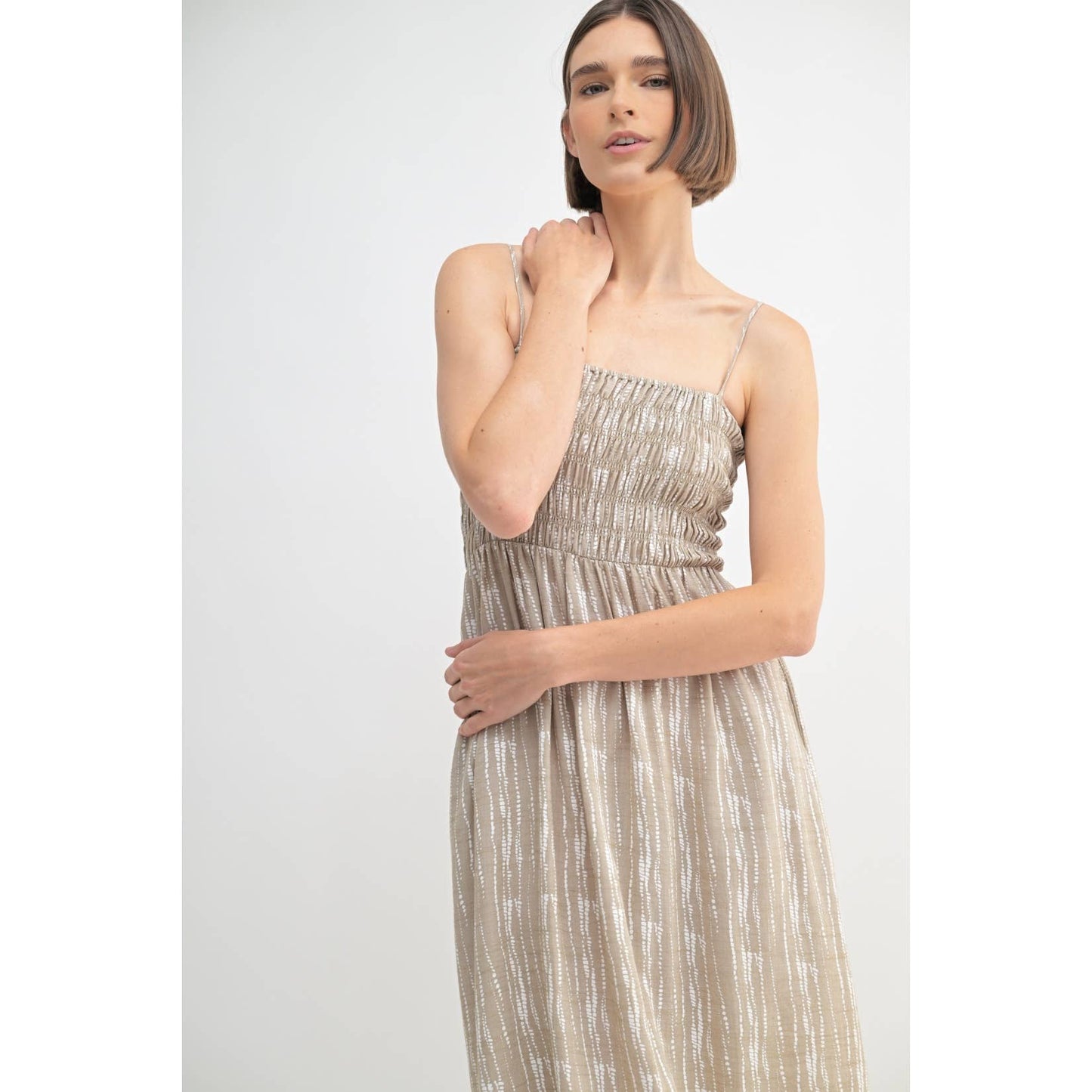 ABSTRACT PRINT SMOCKING DETAIL MIDI DRESS: Taupe / FD67696_1