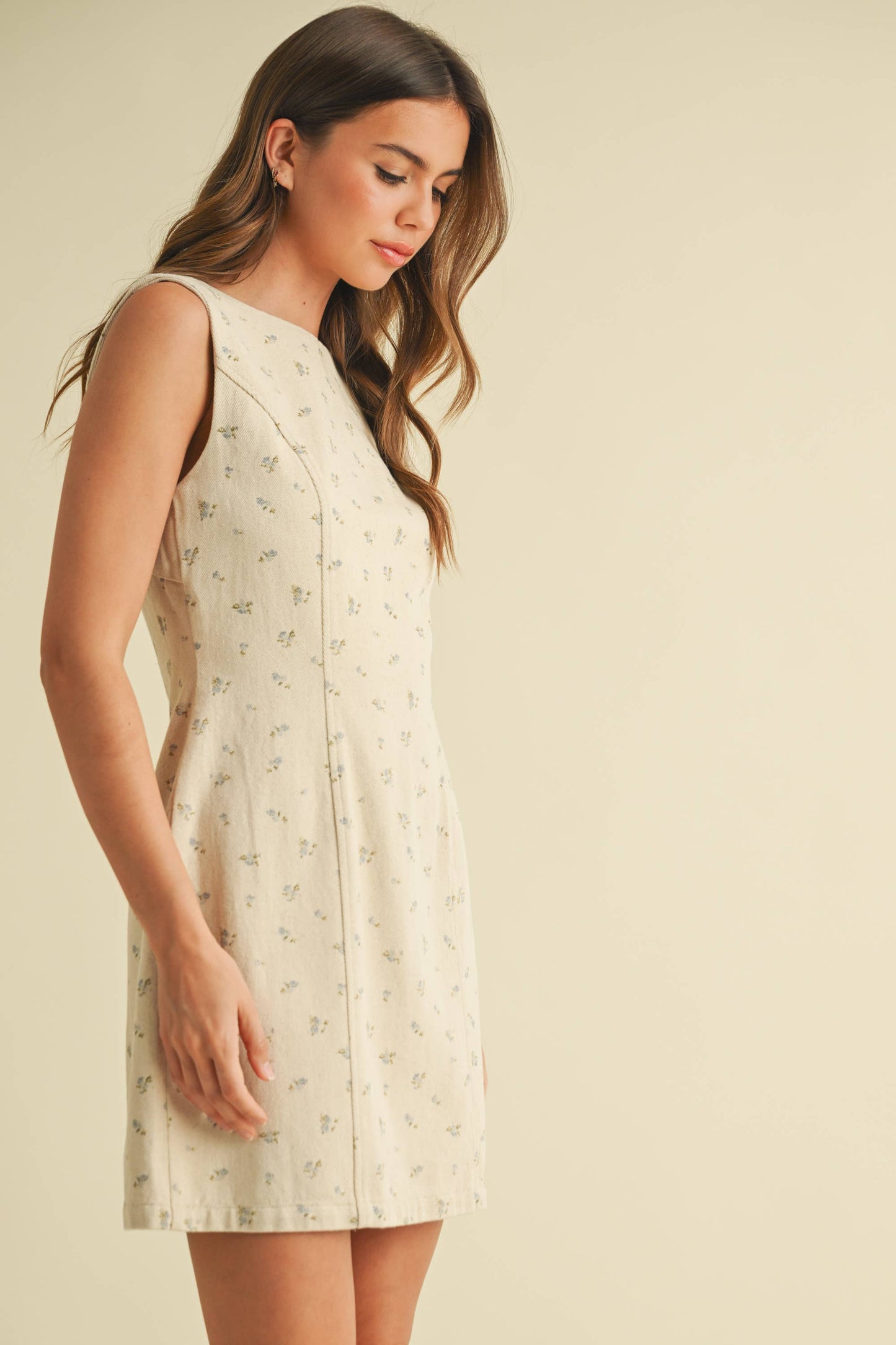 ID9329 DITSY FLORAL PRINTED DENIM SLEEVELESS MINI DRESS: NATURAL