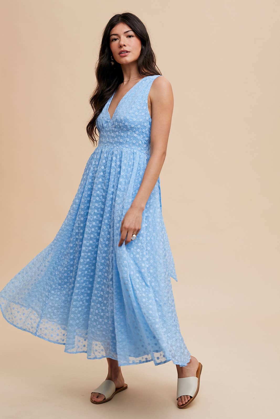 Ild5400 FLORAL EMBROIDERED MAXI DRESS: VINTAGE CREME
