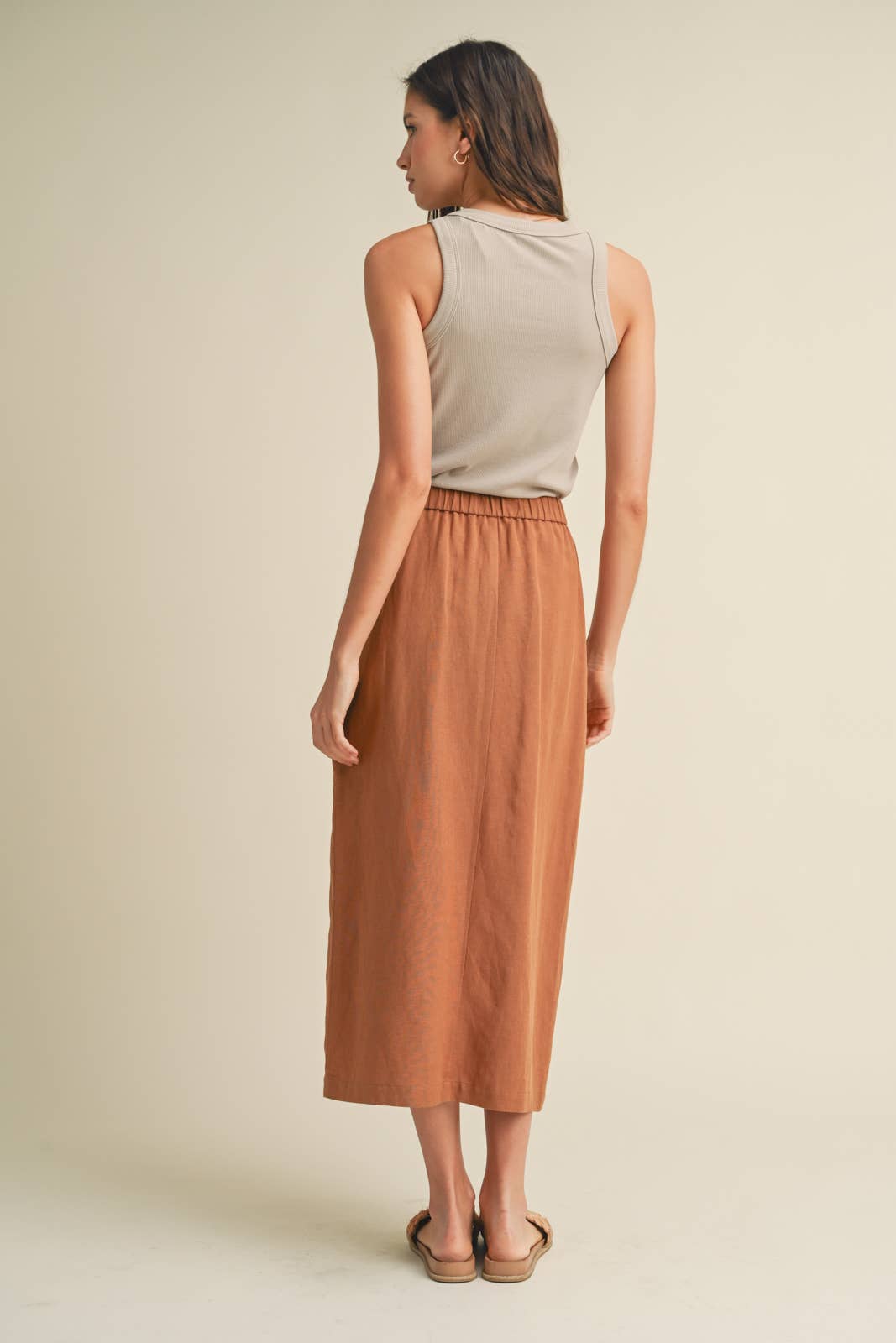LINEN MIDI SKIRT WITH FRONT SLIT DETAIL / WL24-8822: OATMEAL
