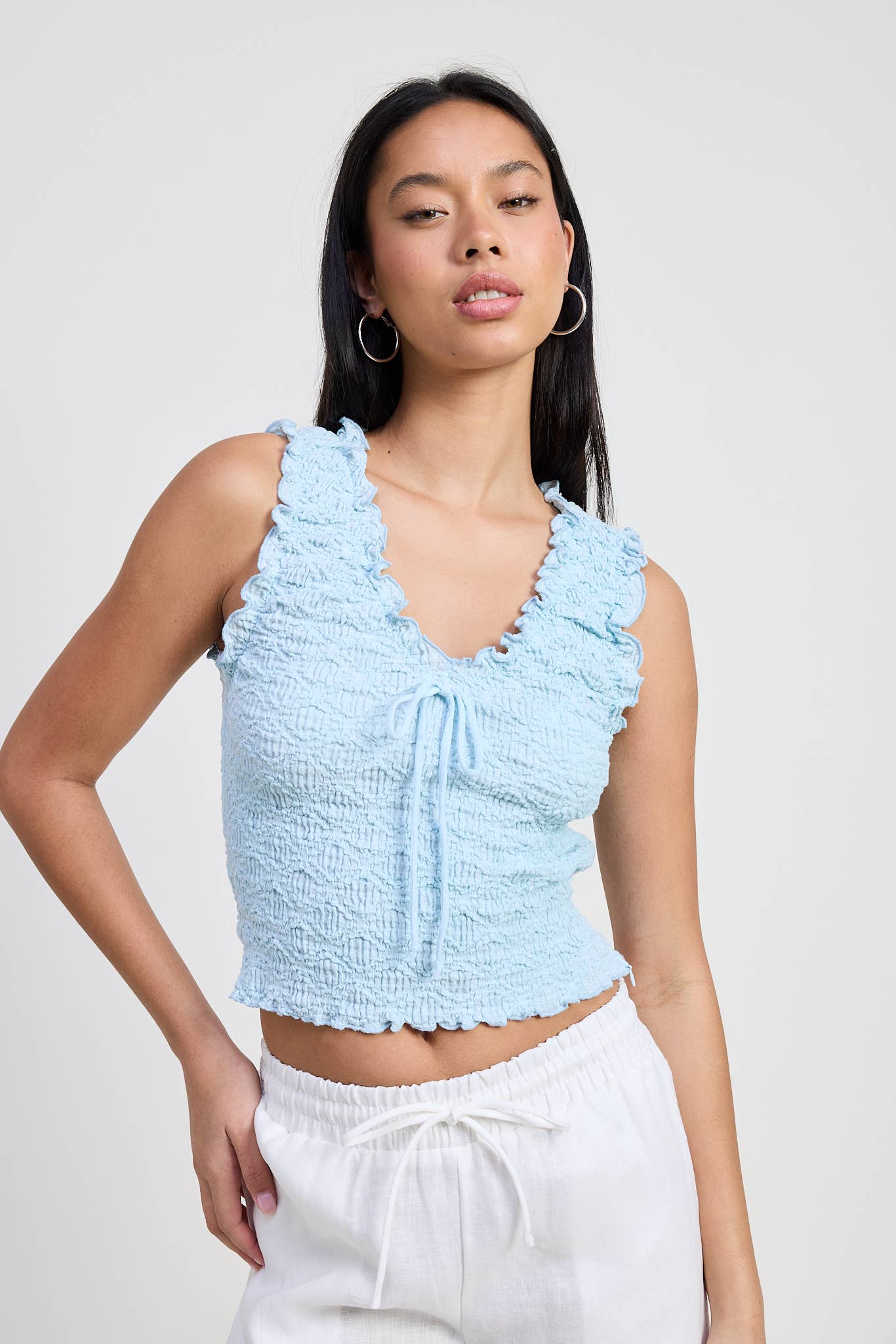 SLEEVELESS RUFFLE TOP: BLACK / IPK2054T