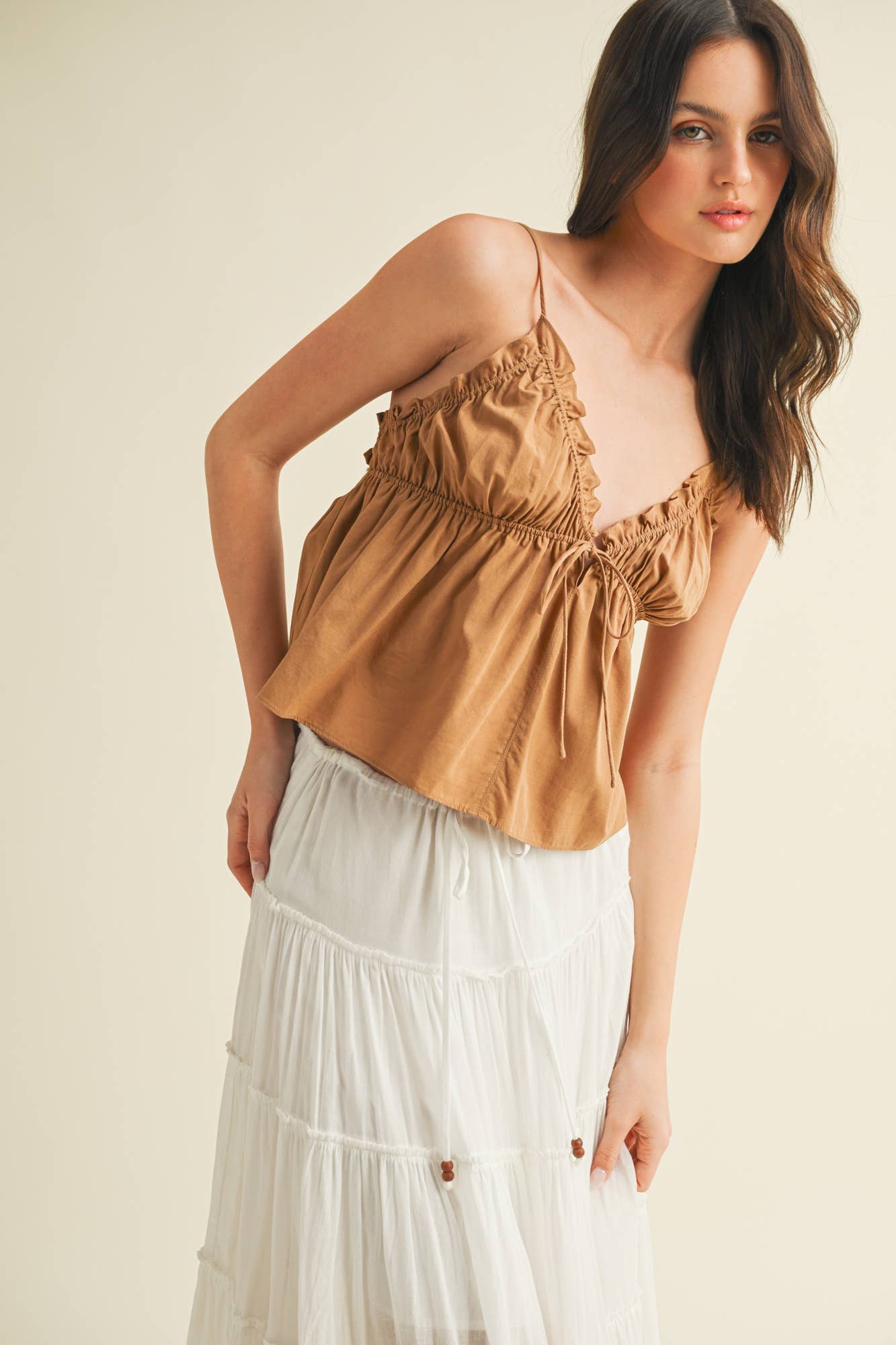 ELASTIC RUFFLE V NECK TIED CAMI TOP: Black / S24612