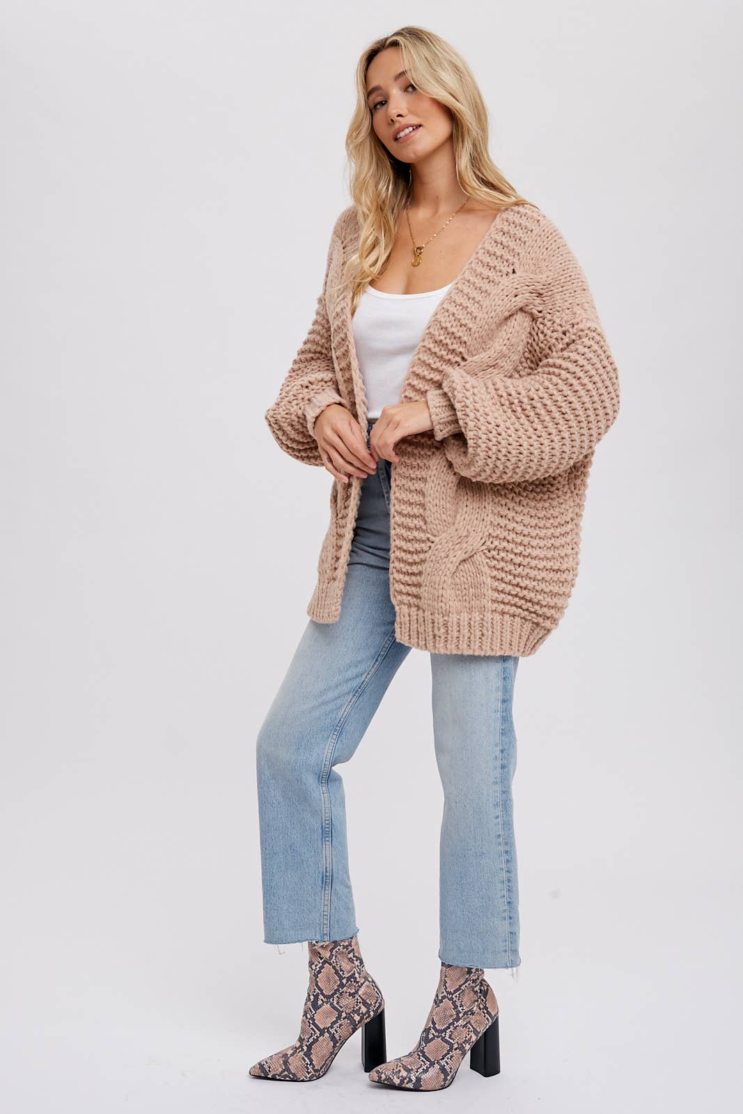 CHUNKY CABLE CARDIGAN: OLIVE / C01713