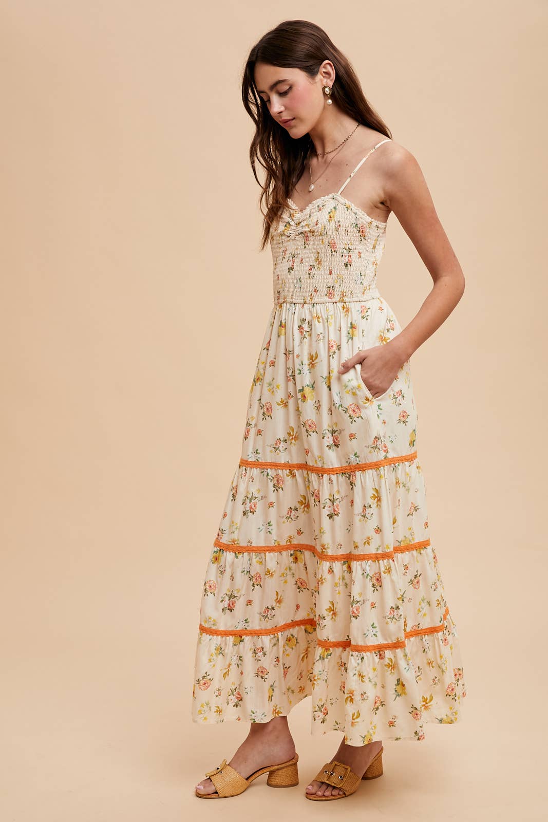 COTTON FLORAL SMOCKED MAXI DRESS: BUTTERCREAM FLORAL / ILD6377