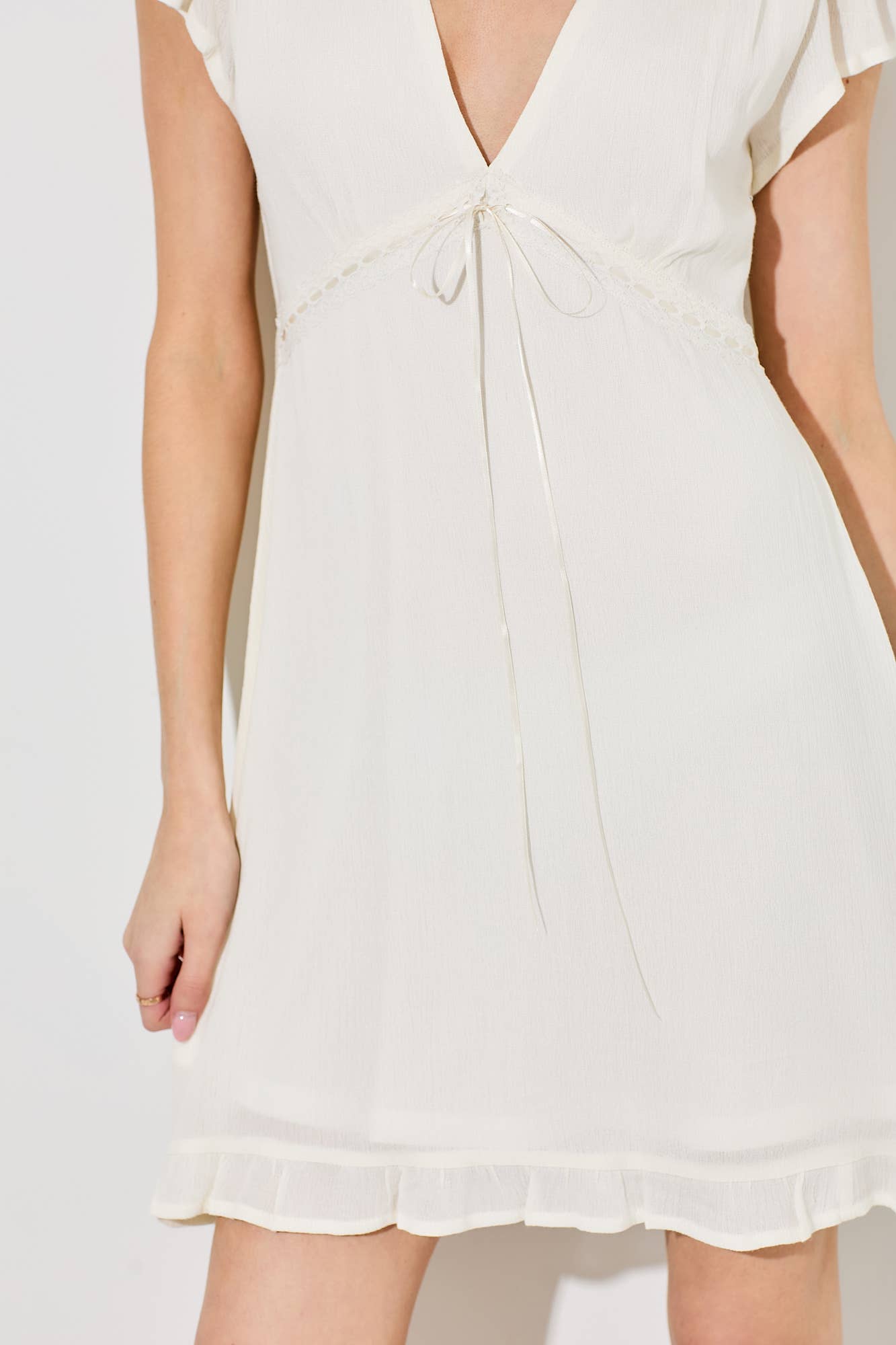 V-NECK MINI DRESS: CREAM / BD6021-A
