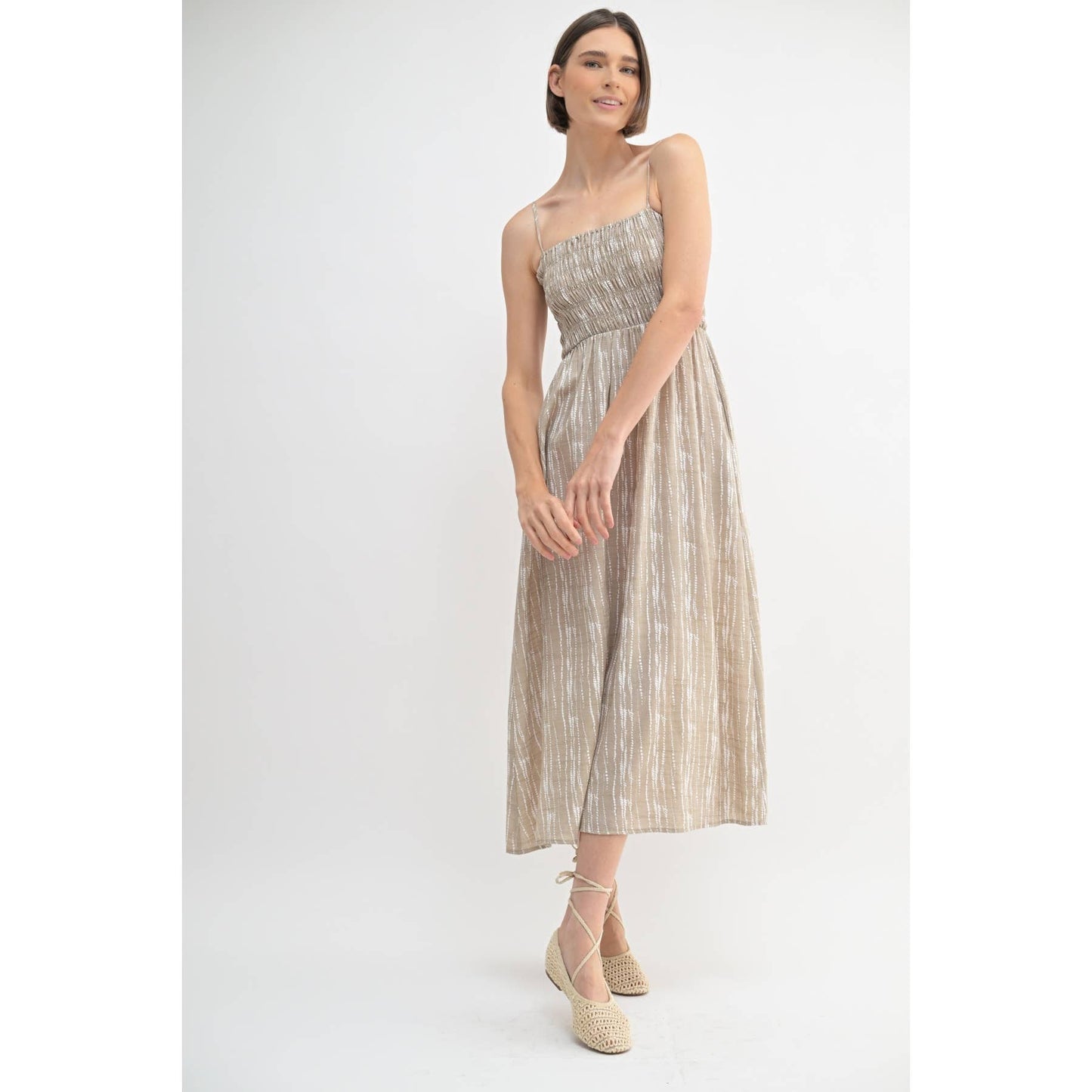 ABSTRACT PRINT SMOCKING DETAIL MIDI DRESS: Taupe / FD67696_1