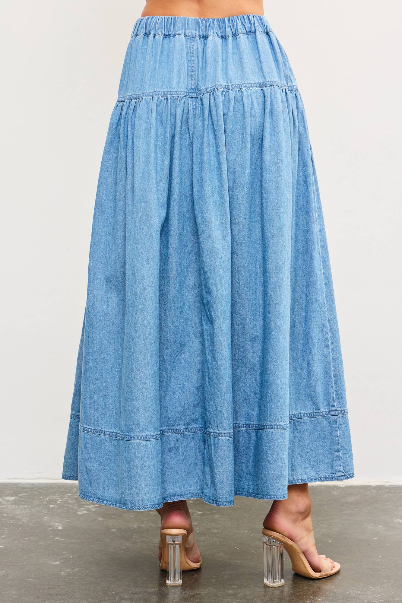 BANDED WAIST SHIRRING TIERED DENIM MIDI SKIRT: WASHED DS0755