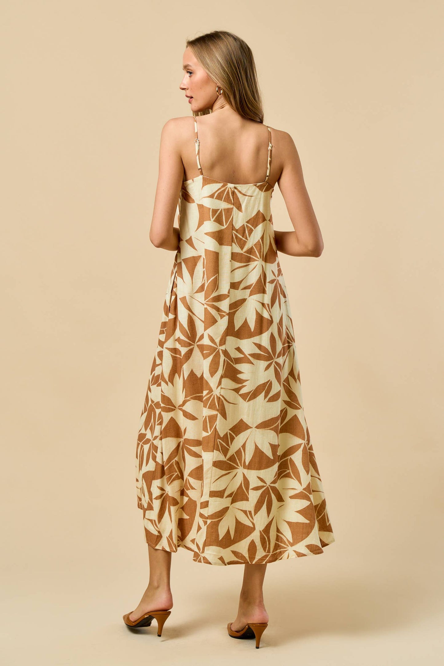 ILD5289-2 Pleating Detailed Print Maxi Dress : MOCHA