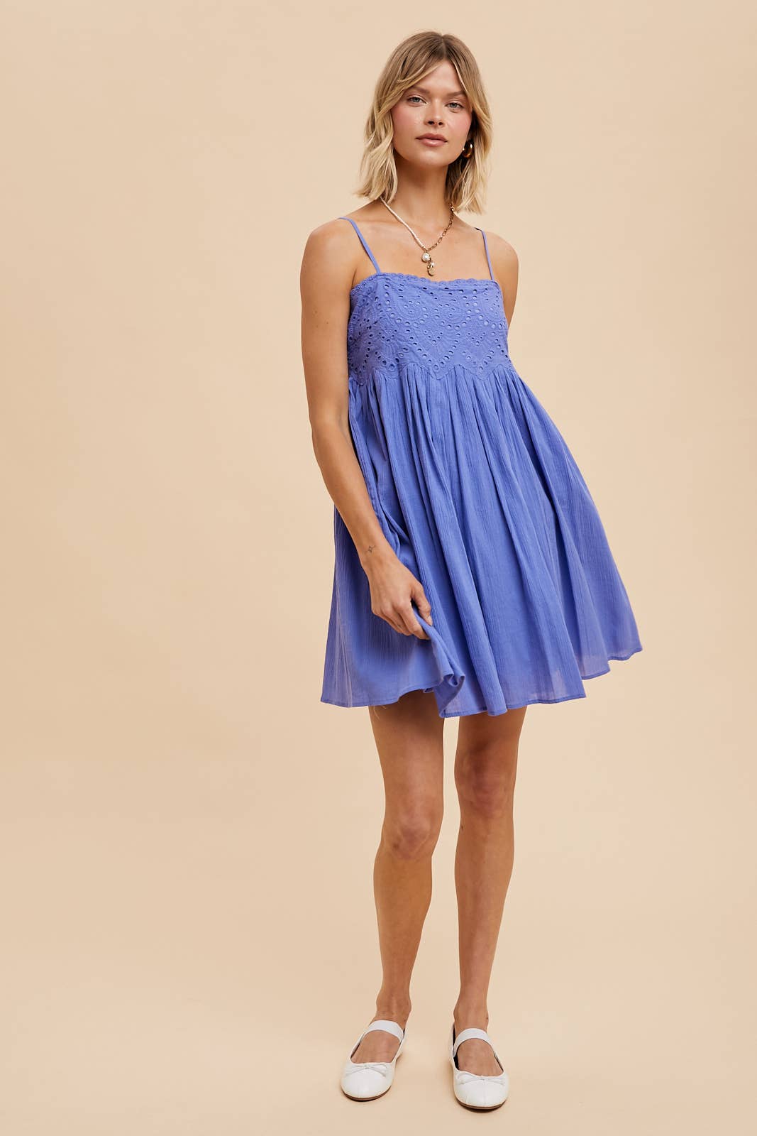 ILD5675 EYELET BABYDOLL MINI DRESS: OFF-WHITE