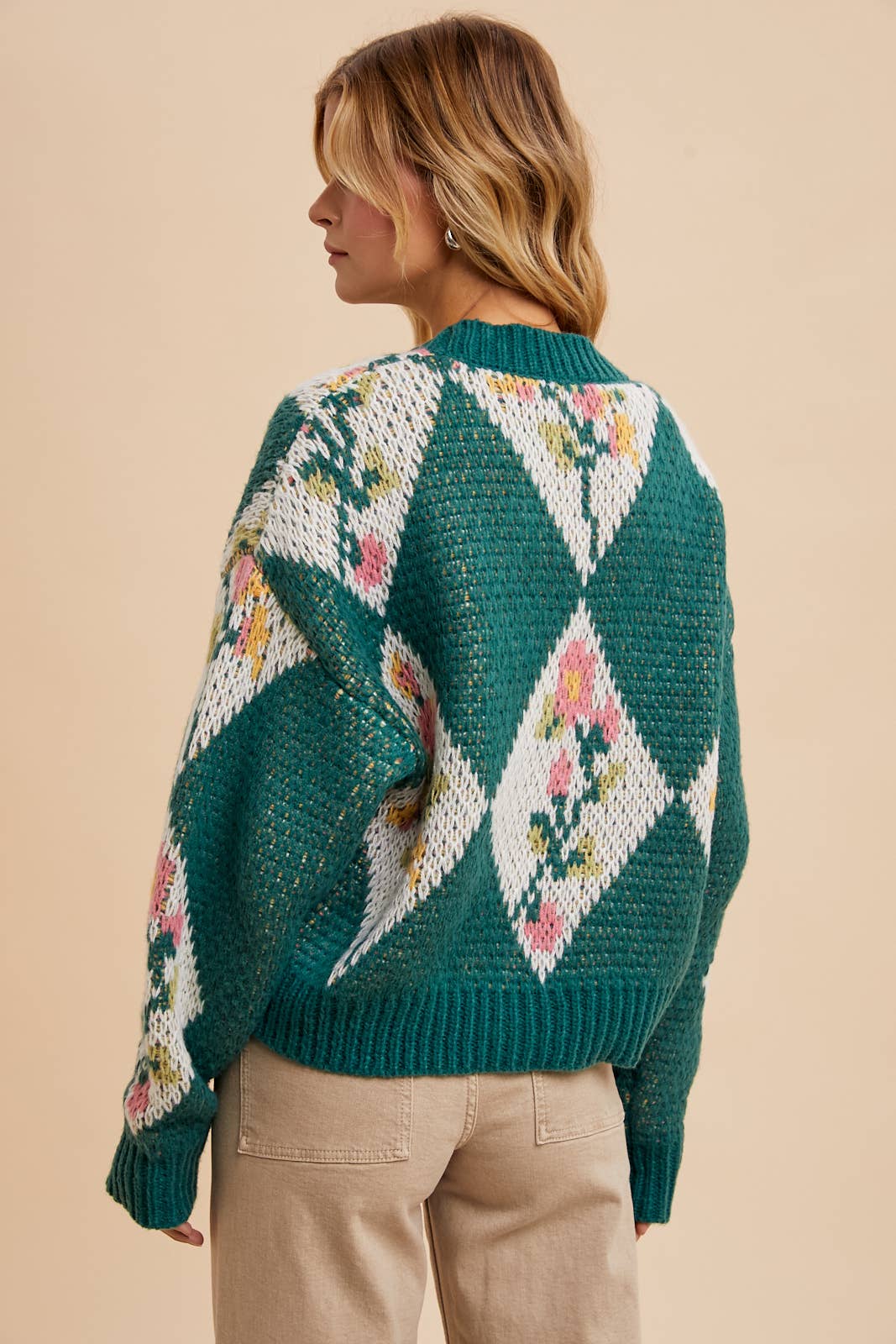 CROPPED CHUNKY FLORAL CARDIGAN: TAUPE / ILS8908
