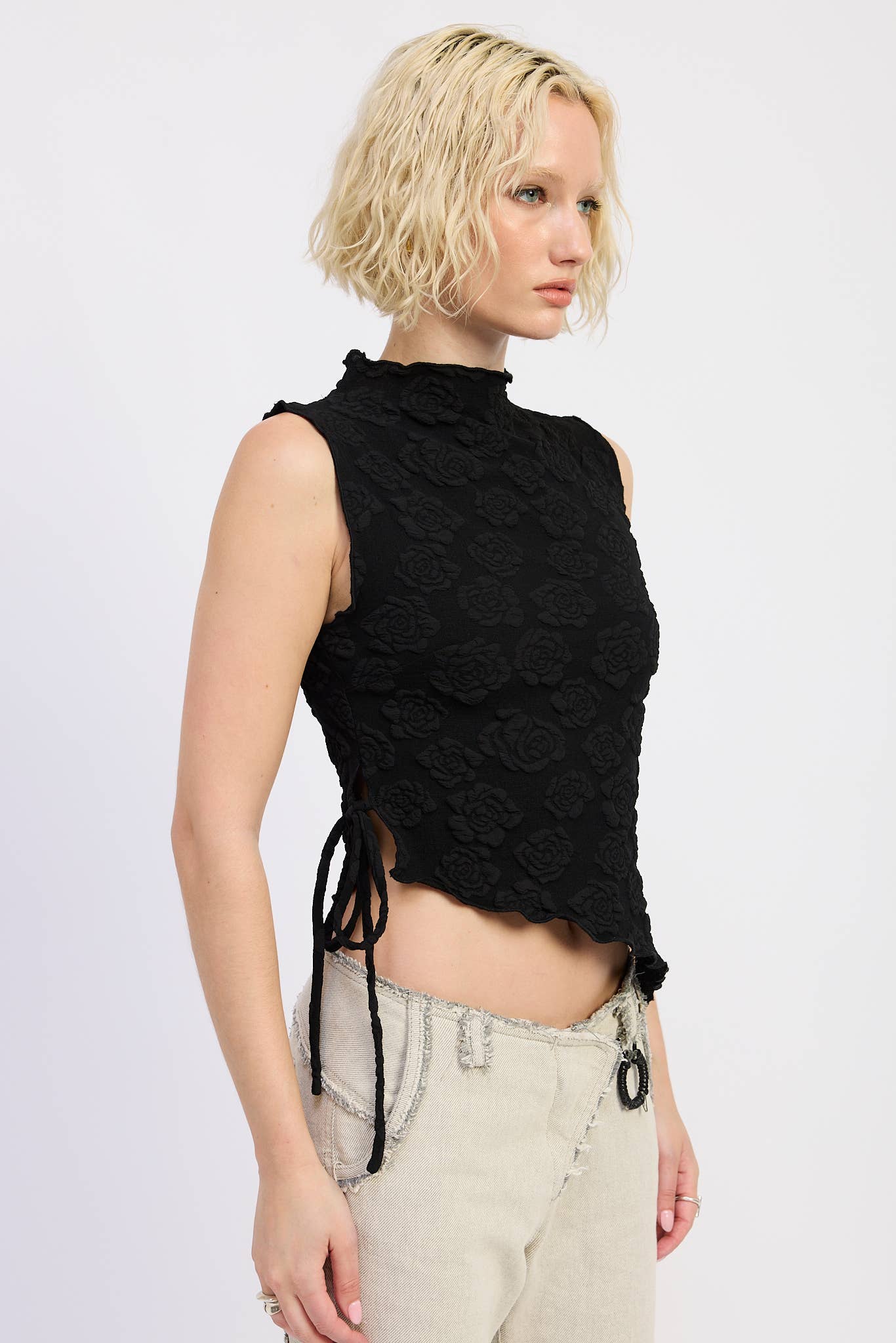 MOCK NECK SLEEVELESS TOP WITH SIDE TIE: BLACK / IPG3229T