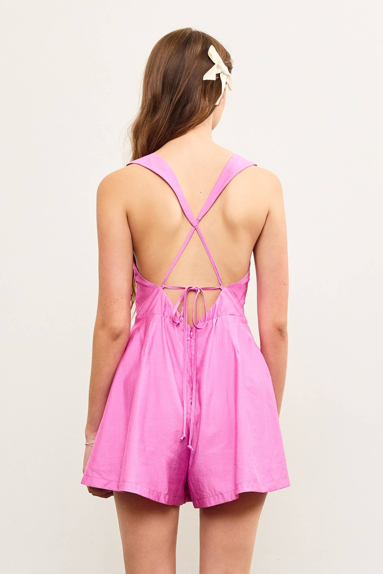 EMBROIDERED PLEATS SLEEVELESS ROMPER: White / S23068