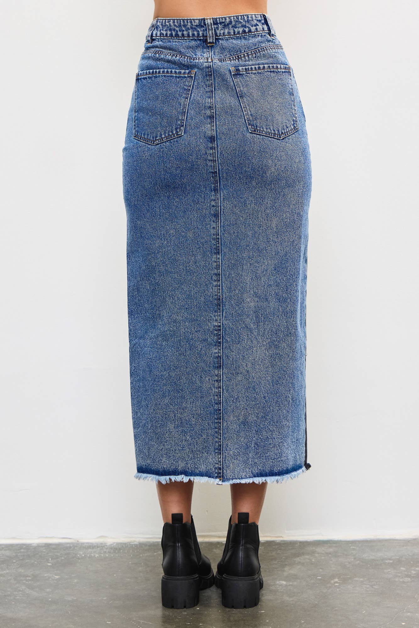 FRONT SLIT DENIM SKIRT: WASHED DENIM / DS0666