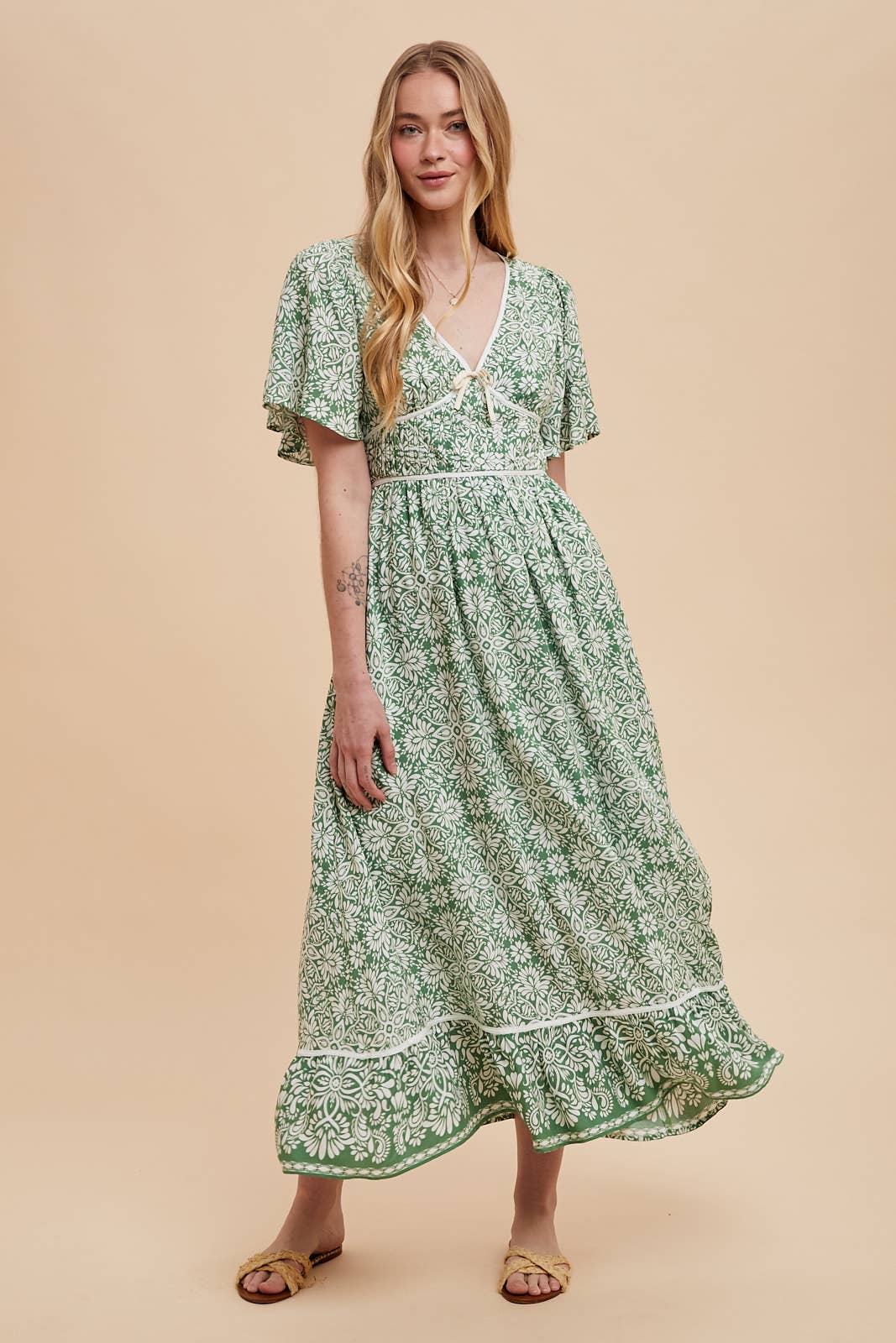 FLORAL FLUTTER SLEEVE BORDER DRESS: INDIGO / ILD6261