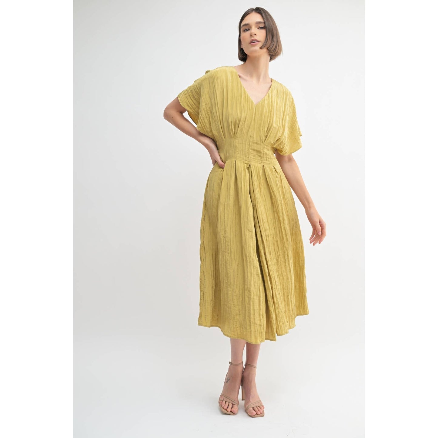 TEXTURE WOVEN V NECK PLEAT DETAIL MIDI DRESS: FAWN / FD67945_1