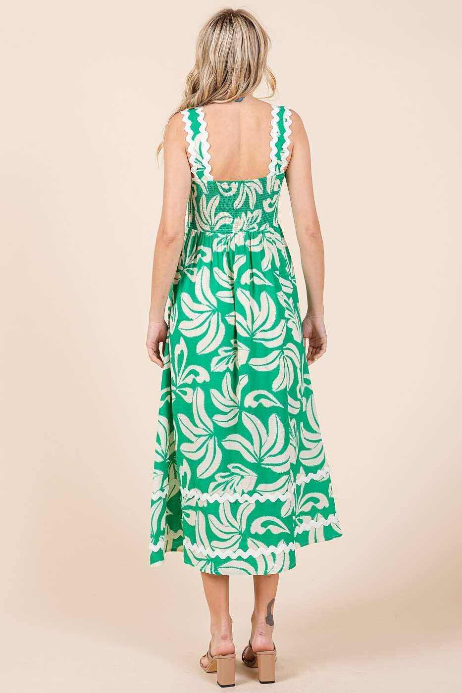TROPICAL LEAF PRINT WAVY SLEEVELESS MIDI DRESS: FUCHSIA / M43303