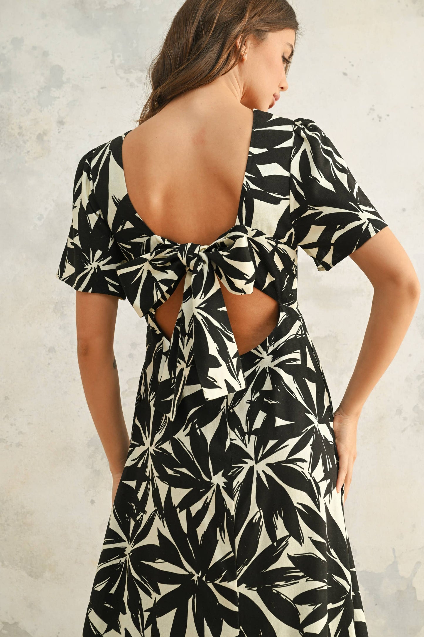 D4902 TROPICAL LEAF PRINTED DRESS: Black