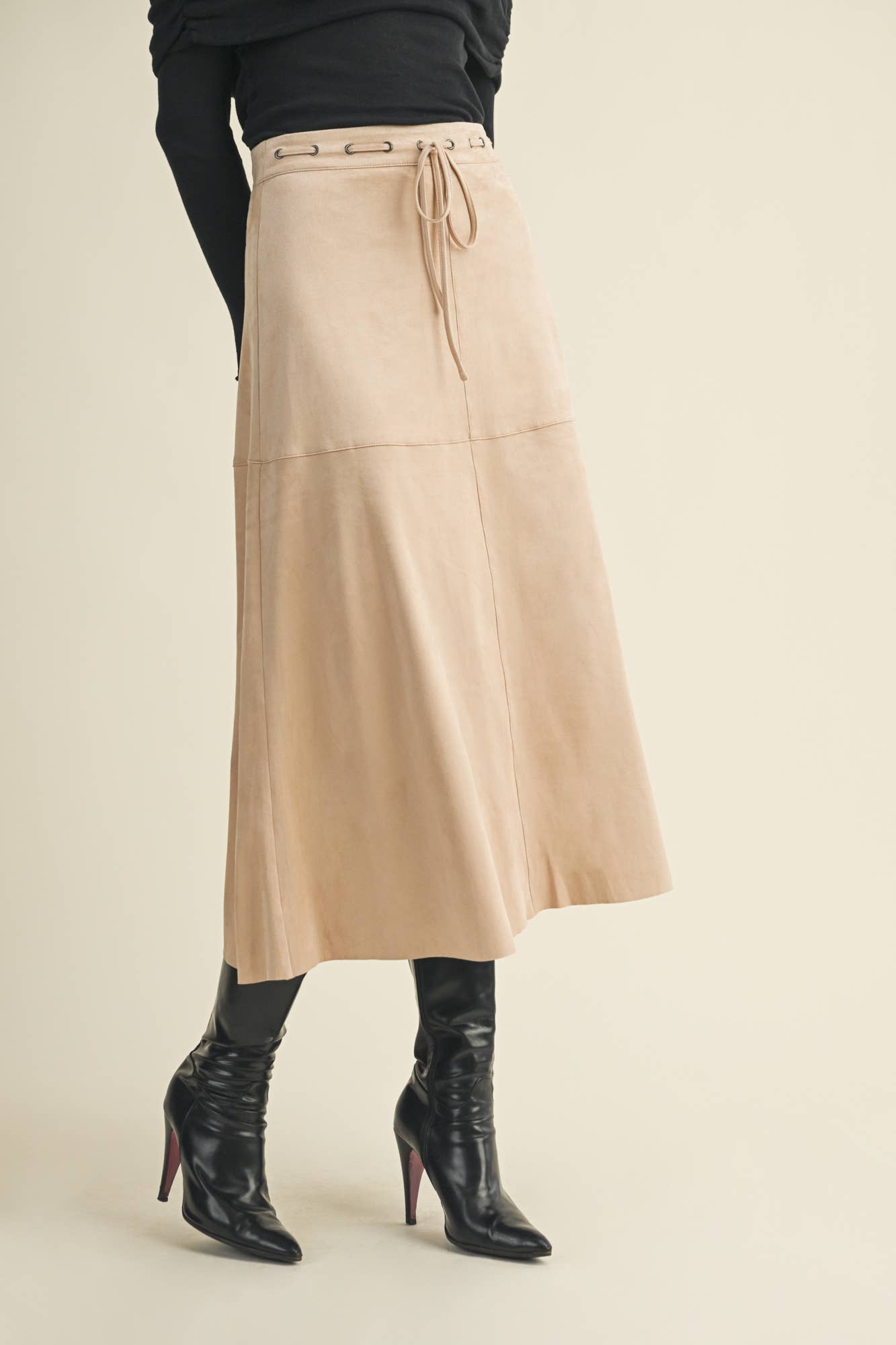 DRAWSTRING SUEDE A-LINE SKIRT: CAMEL / S25226