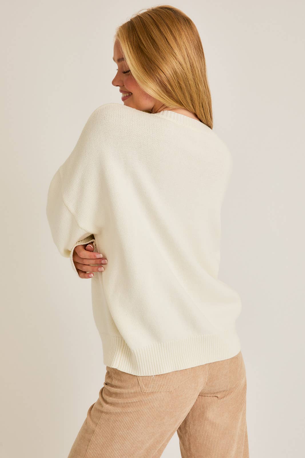 LONG SLEEVE CREW NECK TEDDY BEAR GRAPHIC SWEATER: White / IWT5160
