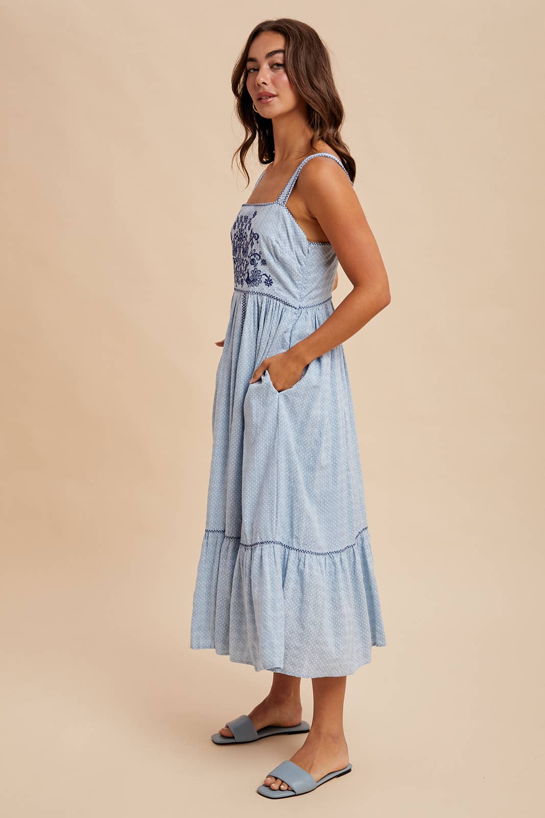 CROSS STITCH EMBROIDERED MAXI DRESS: OFF-WHITE / ILD6266