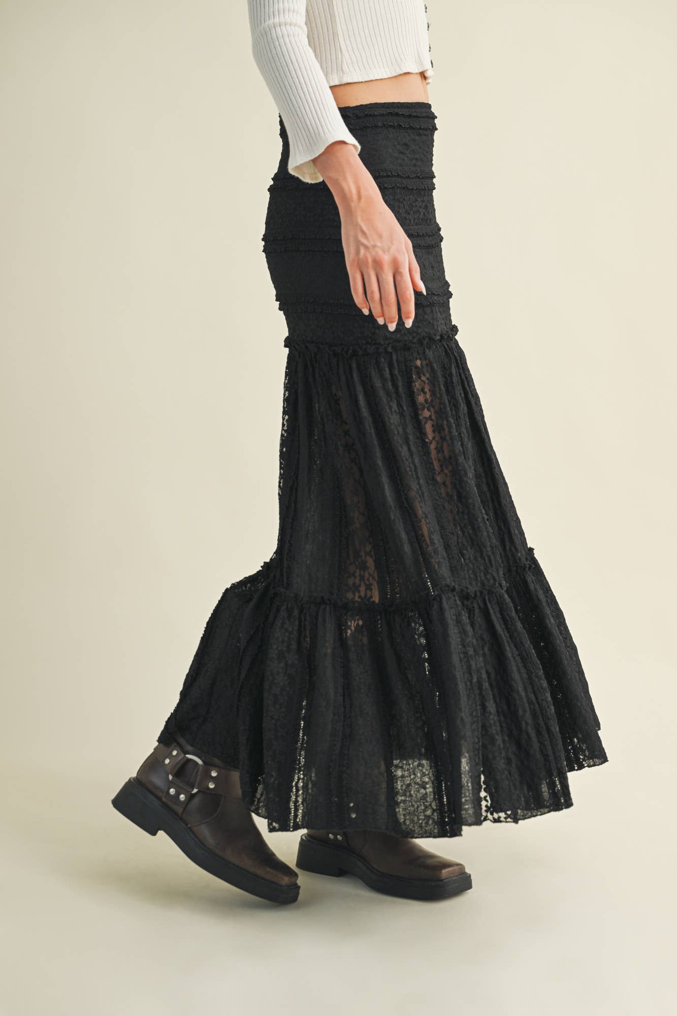 TIERED LACE SKIRT: Black / S24977